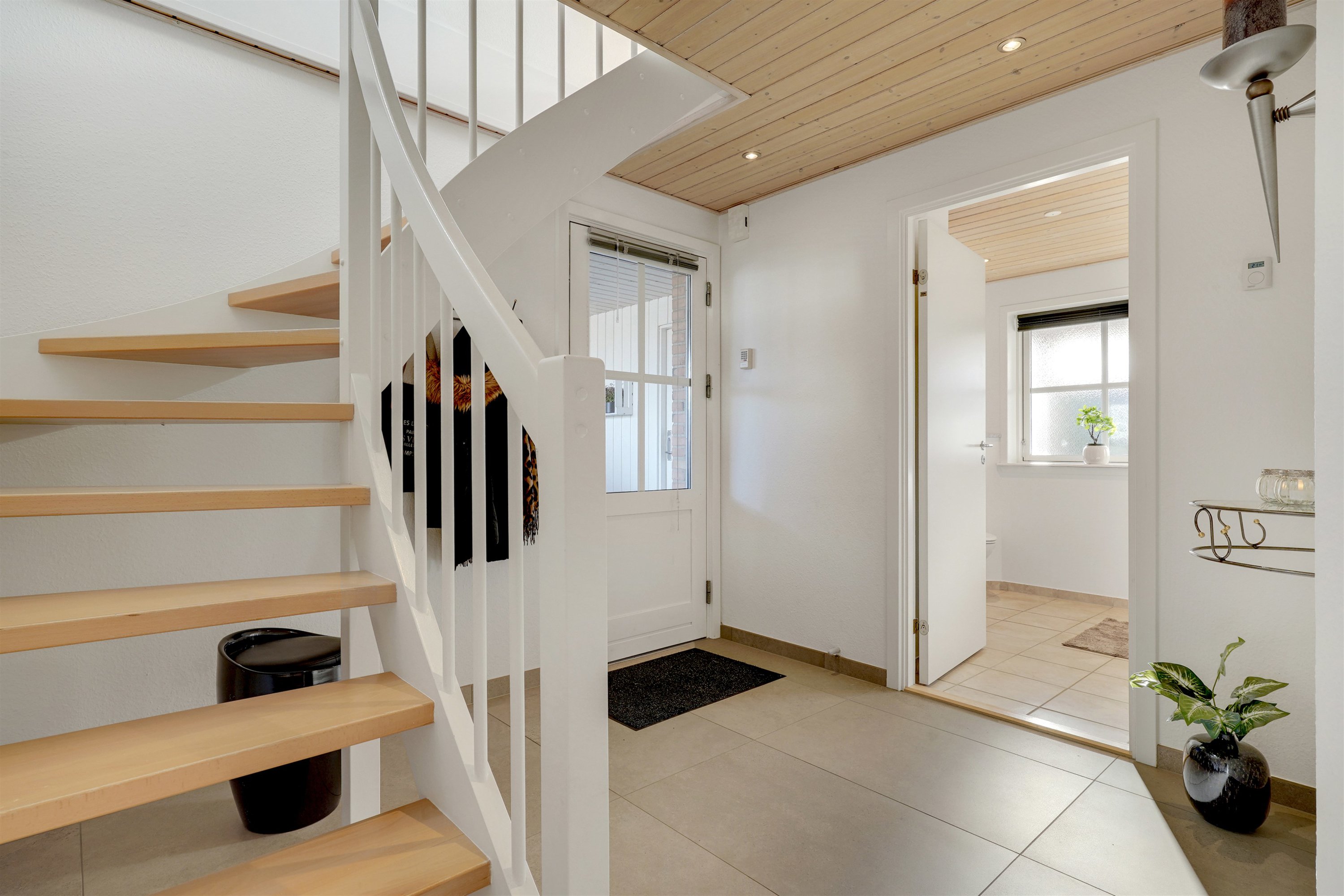 Fremhævet entré billede i fuldskærmstilstand. Billede af Bryndumvej 2, Tarp, 6715 Esbjerg N