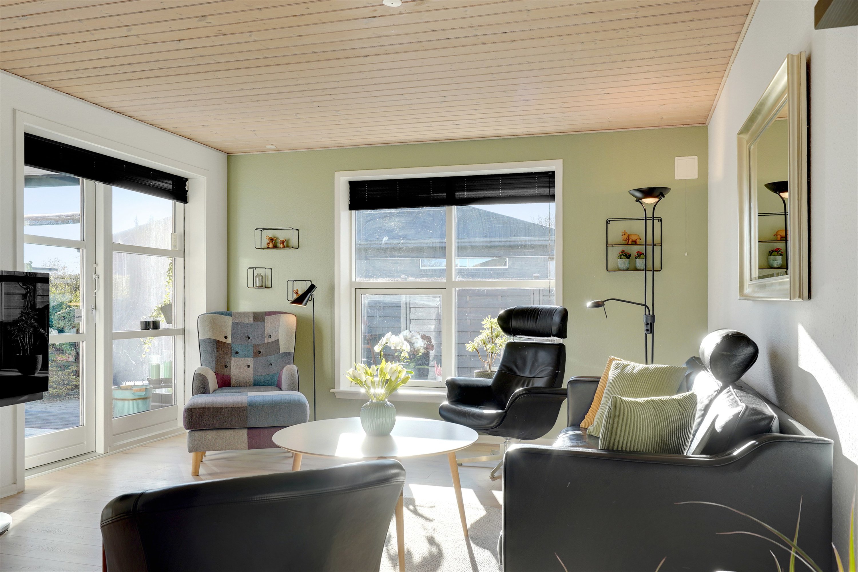 Fremhævet stue billede i fuldskærmstilstand. Billede af Bryndumvej 2, Tarp, 6715 Esbjerg N