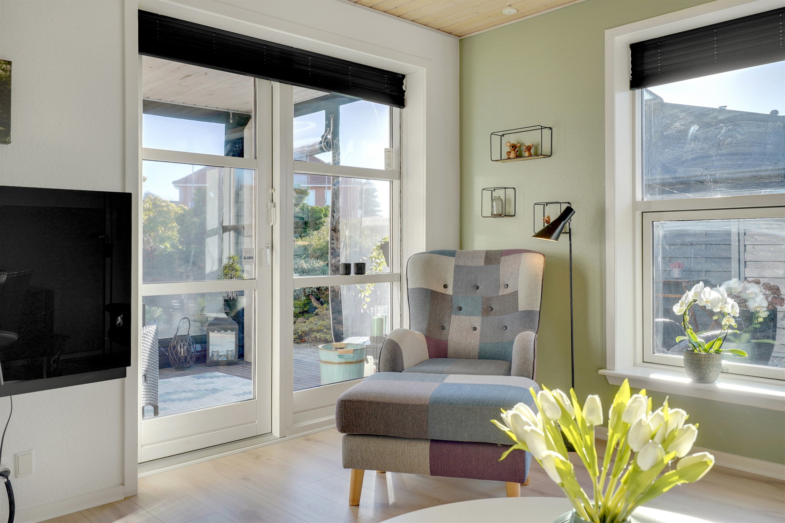 Fremhævet stue billede i fuldskærmstilstand. Billede af Bryndumvej 2, Tarp, 6715 Esbjerg N