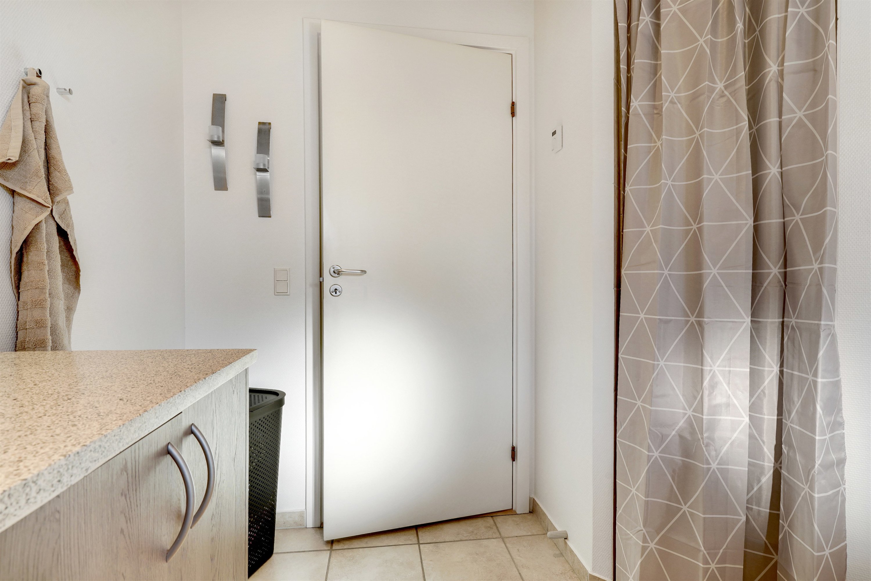 Fremhævet badeværelse billede i fuldskærmstilstand. Billede af Bryndumvej 2, Tarp, 6715 Esbjerg N