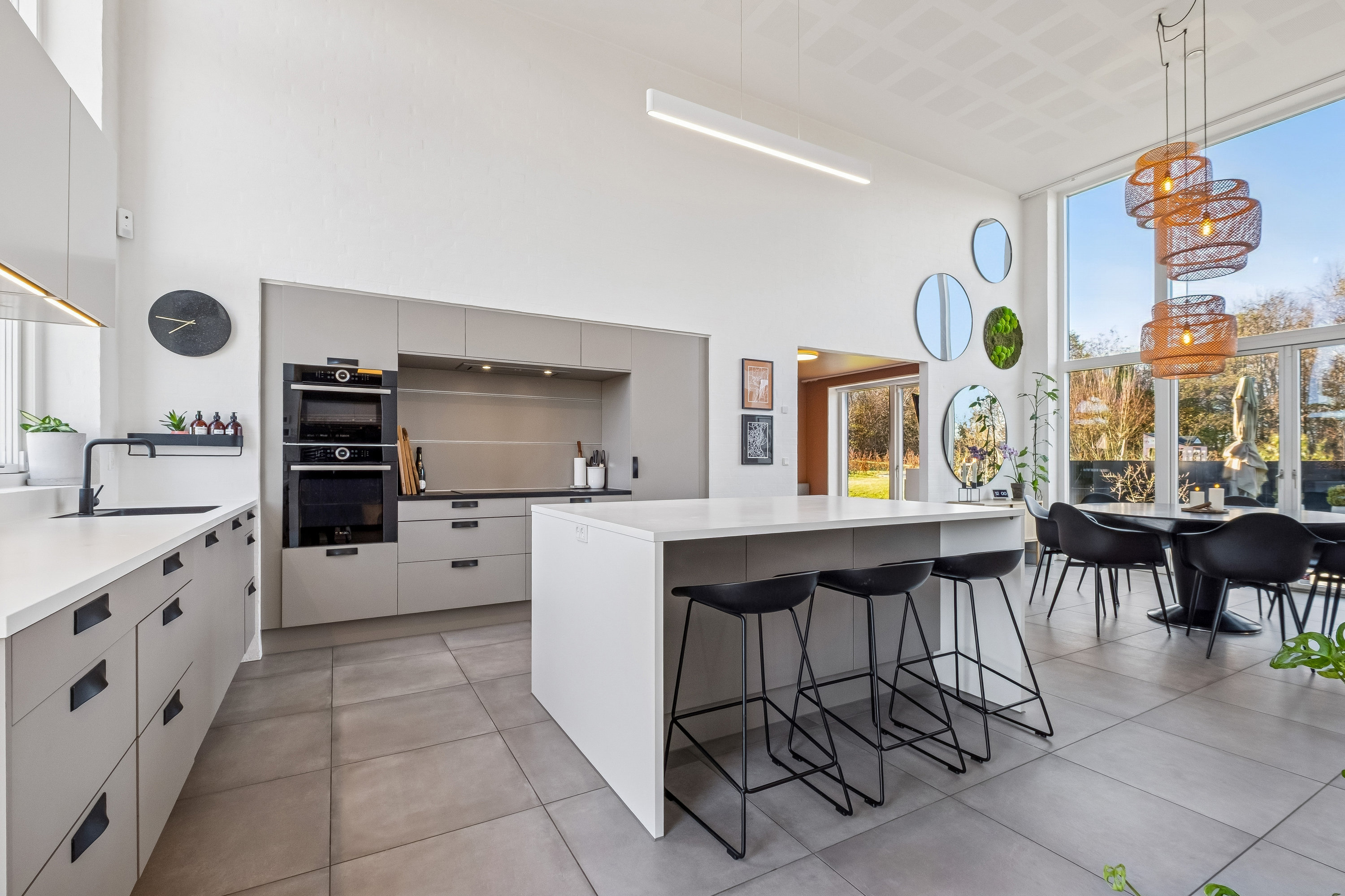 Fremhævet køkken/alrum billede i fuldskærmstilstand. Billede af Ørskovbæk Parken 21, 8732 Hovedgård