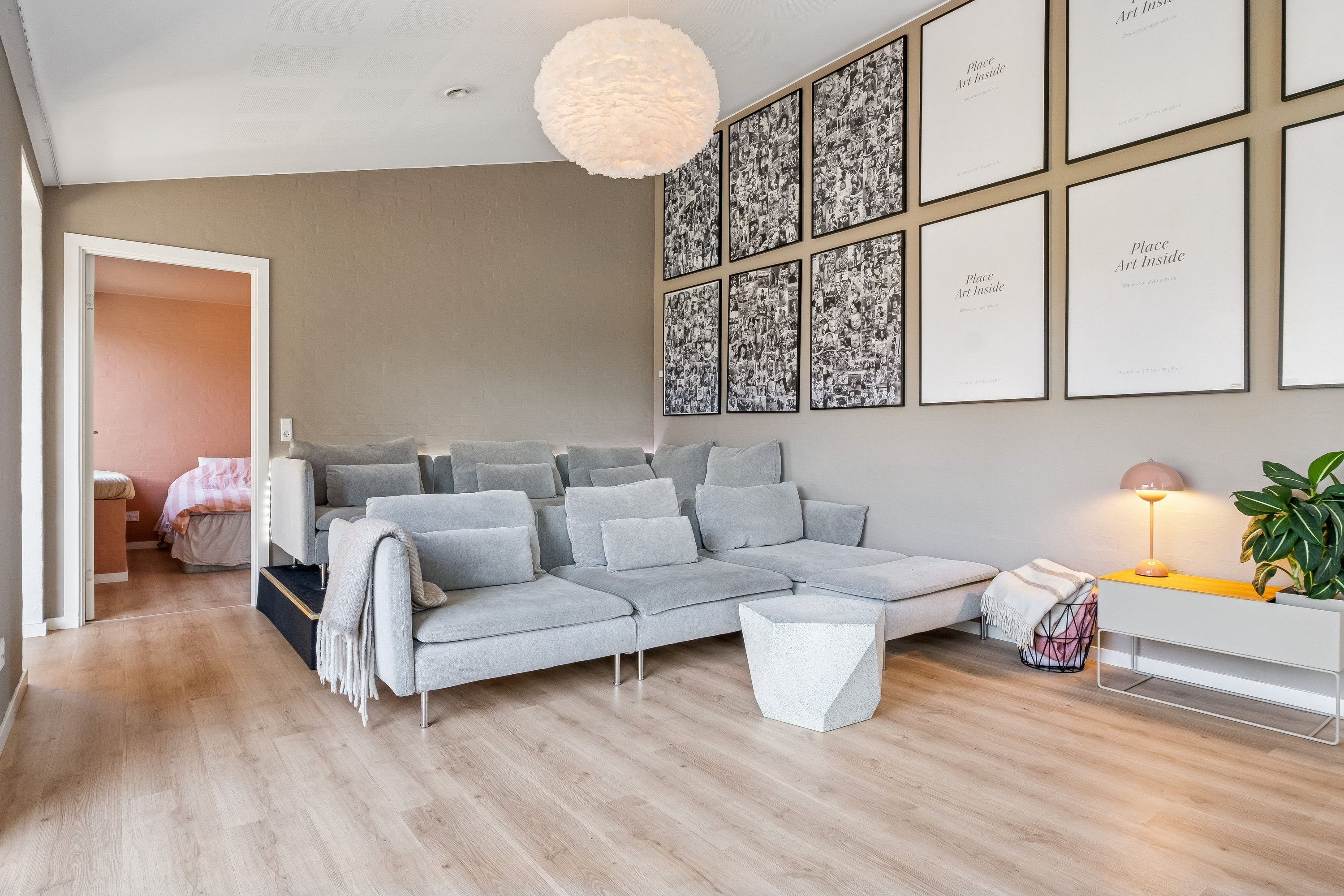 Fremhævet stue billede i fuldskærmstilstand. Billede af Ørskovbæk Parken 21, 8732 Hovedgård