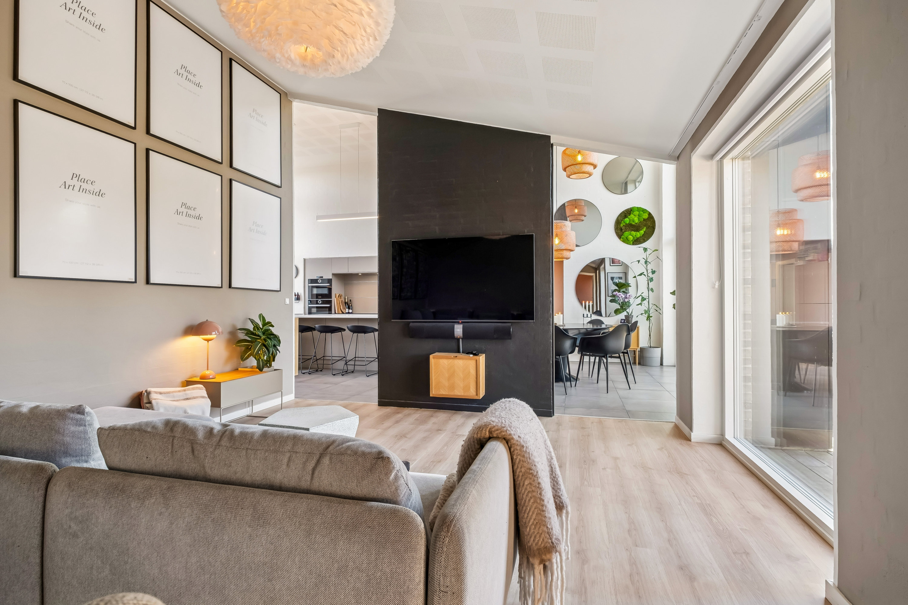 Fremhævet stue billede i fuldskærmstilstand. Billede af Ørskovbæk Parken 21, 8732 Hovedgård