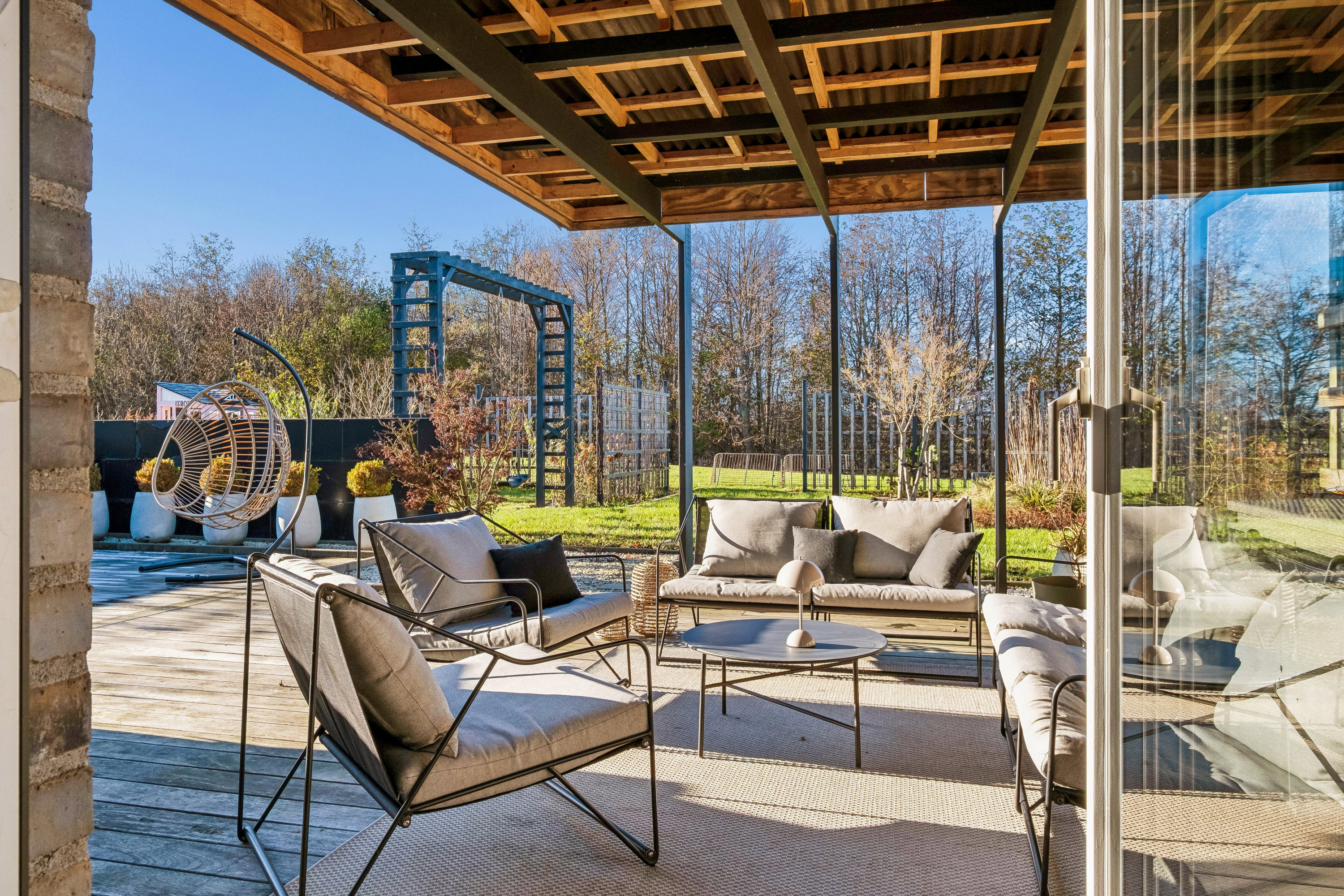 Miniaturebillede 2: overdækket terrasse. Billede af Ørskovbæk Parken 21, 8732 Hovedgård