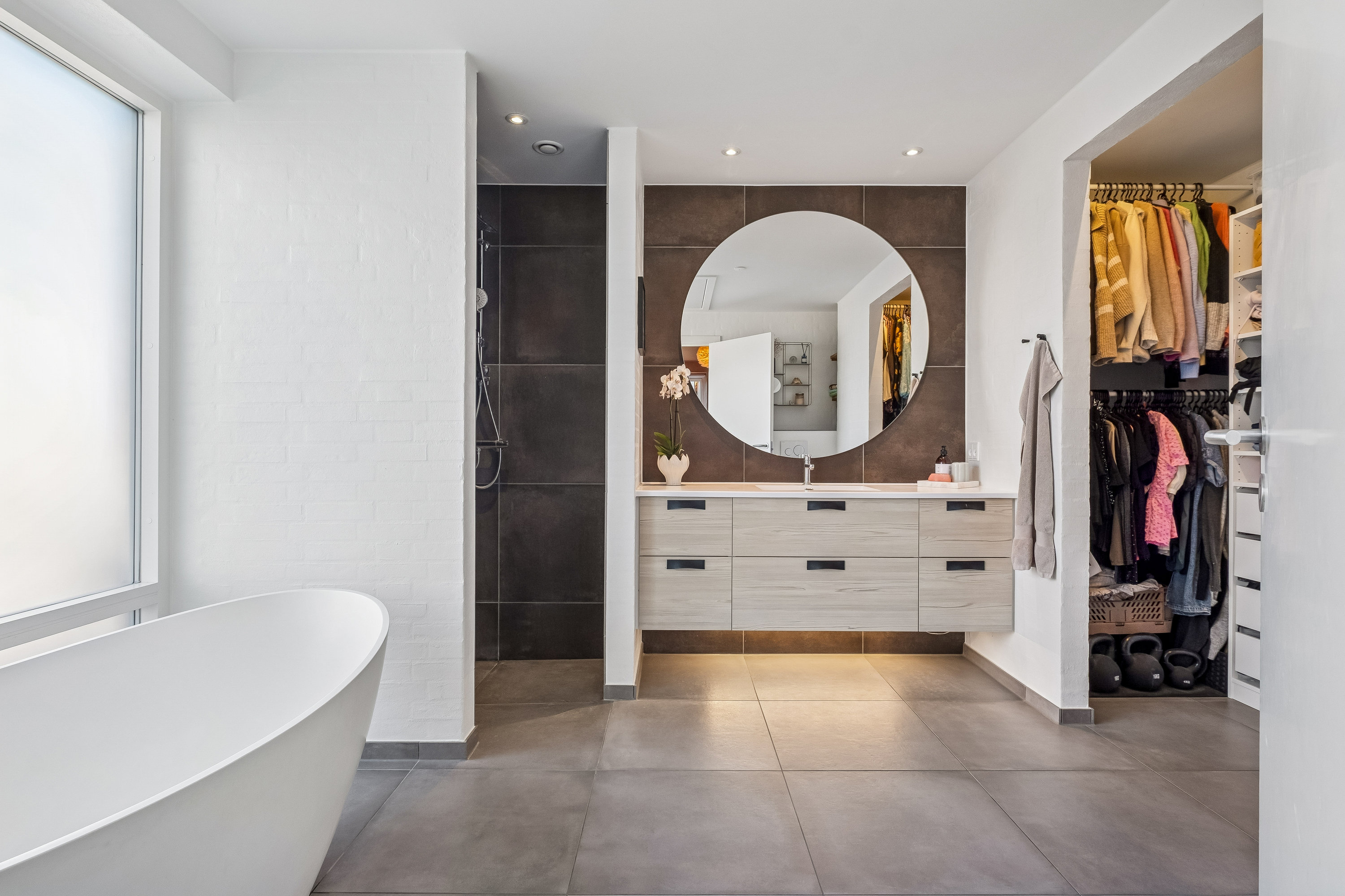 Fremhævet badeværelse billede i fuldskærmstilstand. Billede af Ørskovbæk Parken 21, 8732 Hovedgård