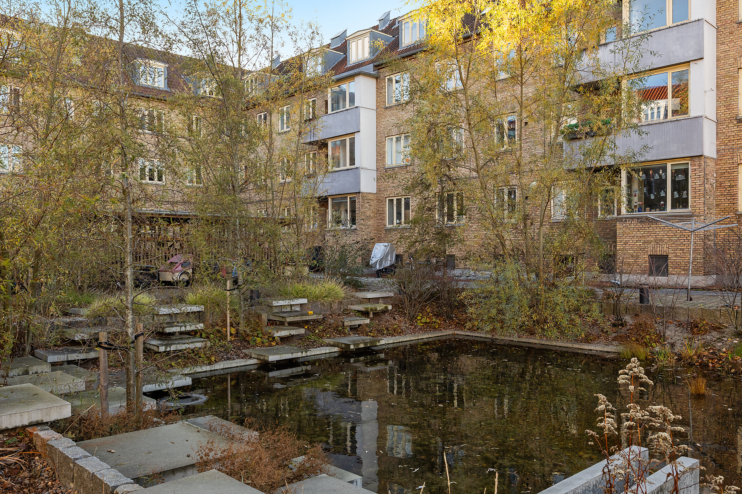 Fremhævet gårdareal billede i fuldskærmstilstand. Billede af Mozartsvej 24, 1. tv., 2450 København SV