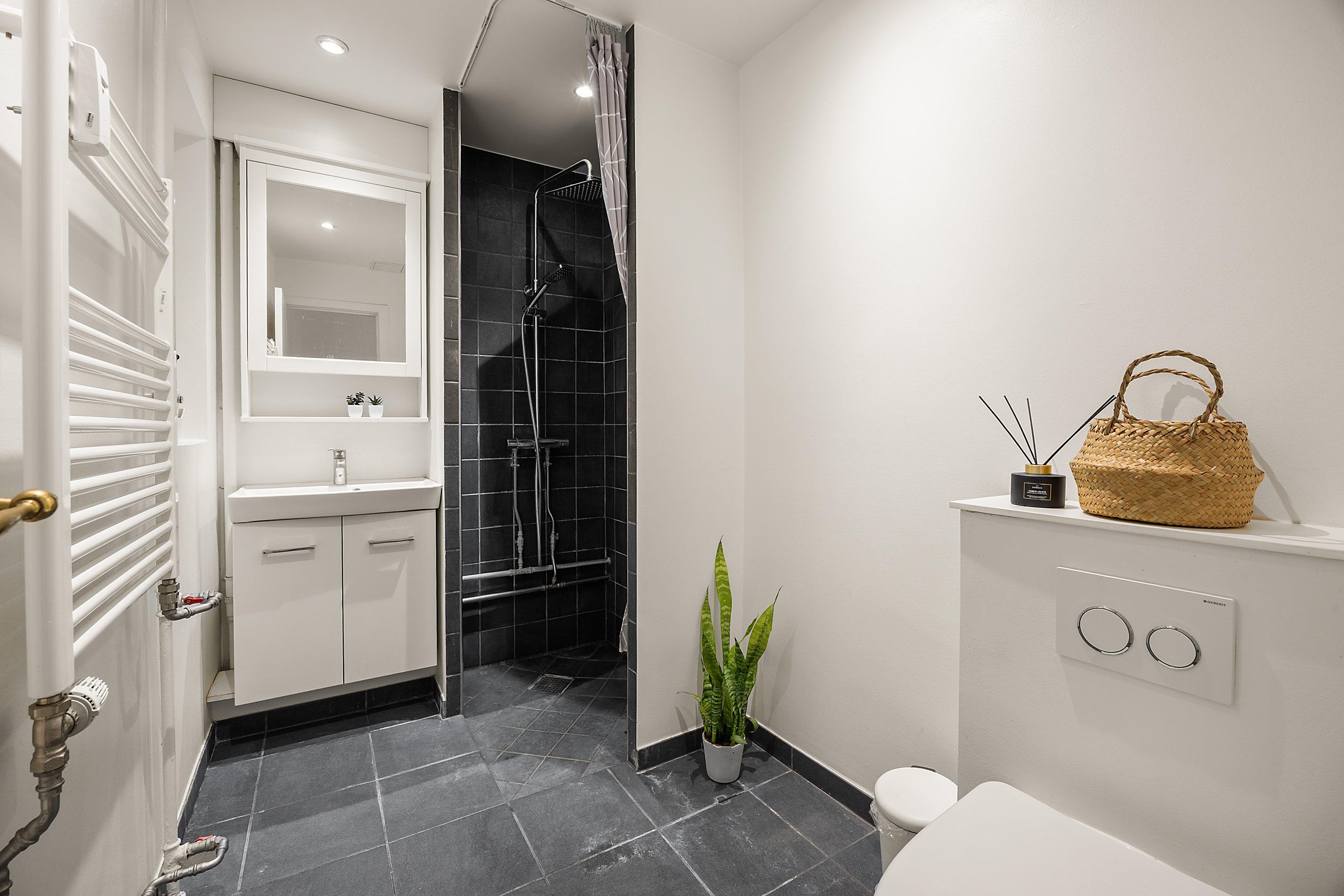 Fremhævet badeværelse billede i fuldskærmstilstand. Billede af Mozartsvej 24, 1. tv., 2450 København SV