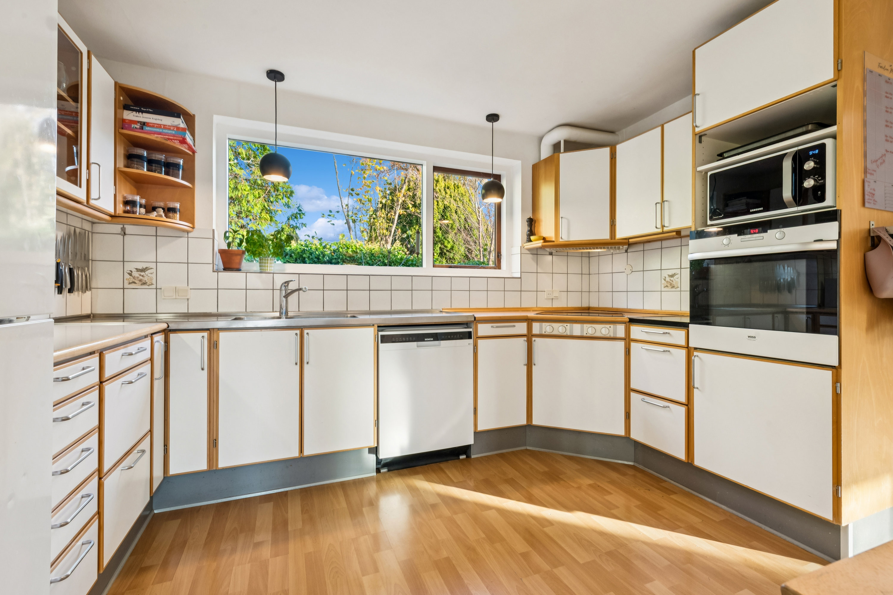 Fremhævet køkken billede i fuldskærmstilstand. Billede af Lundtoftevej 155A, 2800 Kongens Lyngby