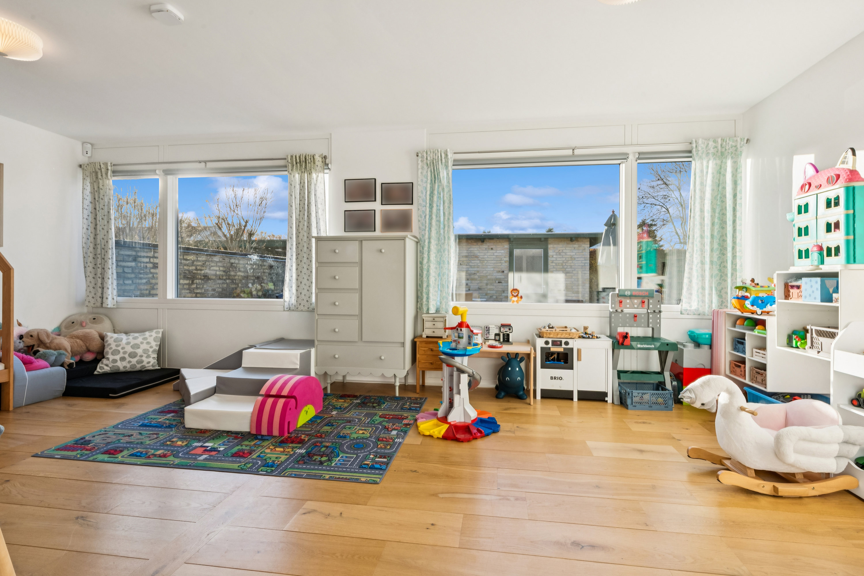 Fremhævet stue billede i fuldskærmstilstand. Billede af Lundtoftevej 155A, 2800 Kongens Lyngby