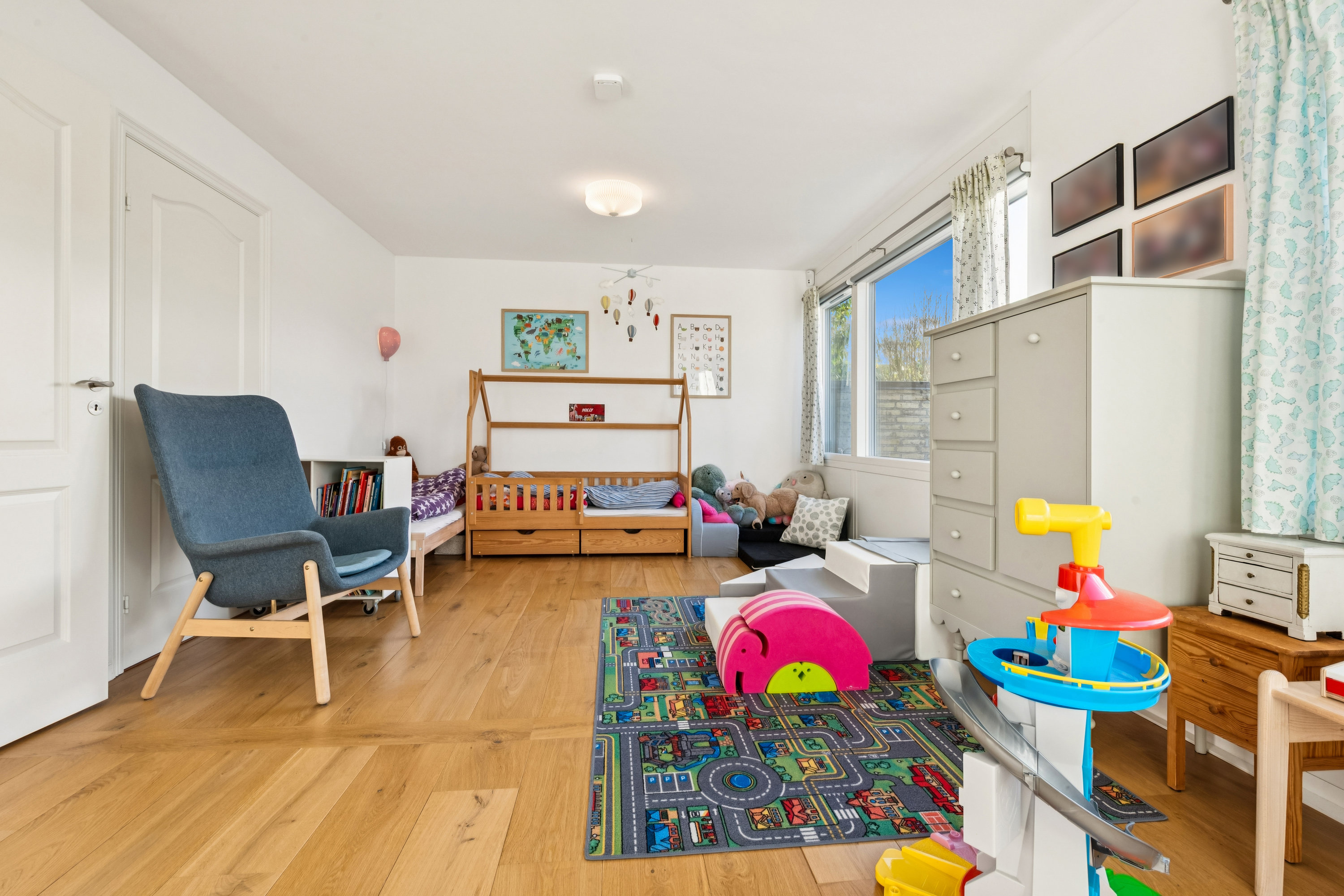 Fremhævet stue billede i fuldskærmstilstand. Billede af Lundtoftevej 155A, 2800 Kongens Lyngby