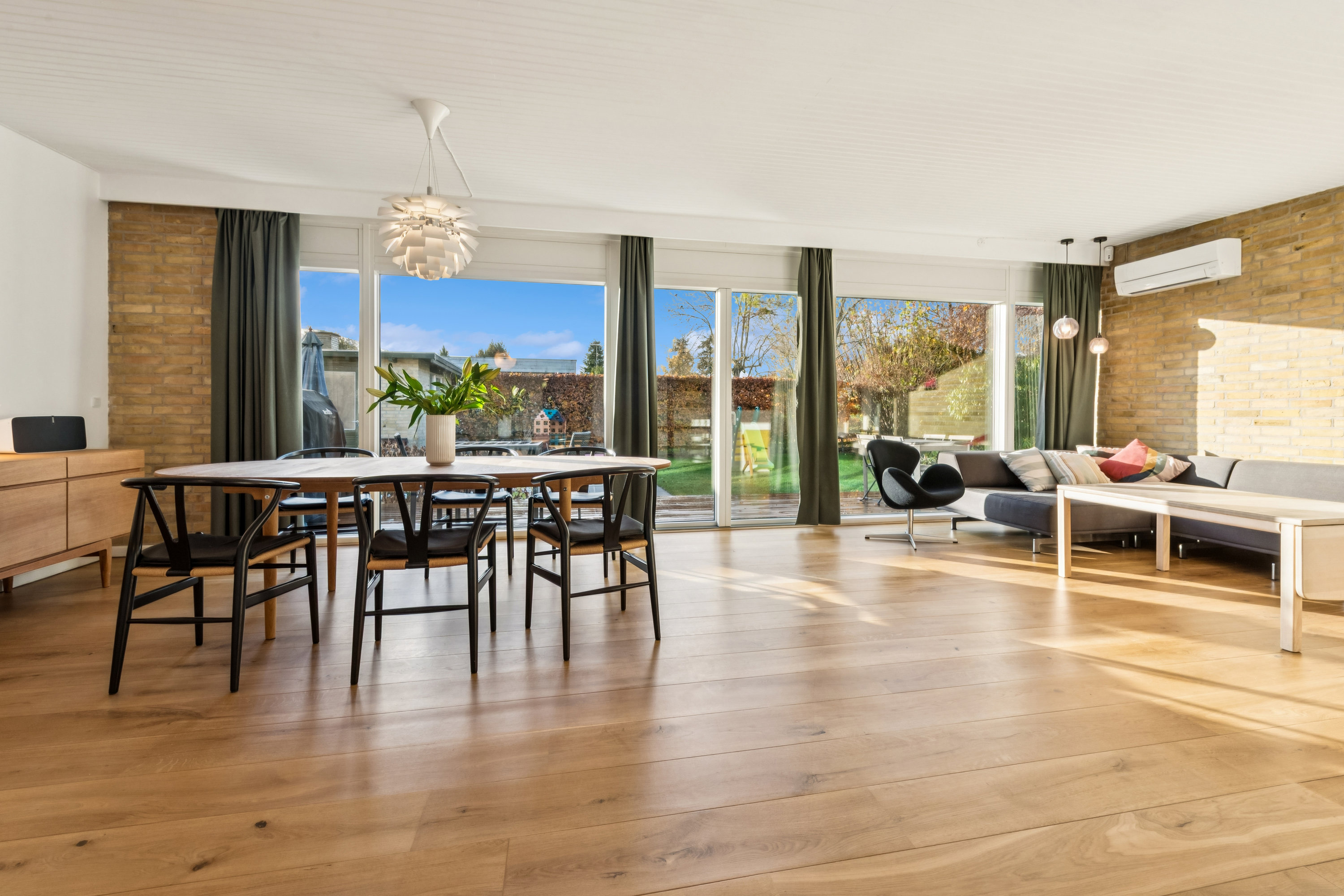 Fremhævet stue billede i fuldskærmstilstand. Billede af Lundtoftevej 155A, 2800 Kongens Lyngby