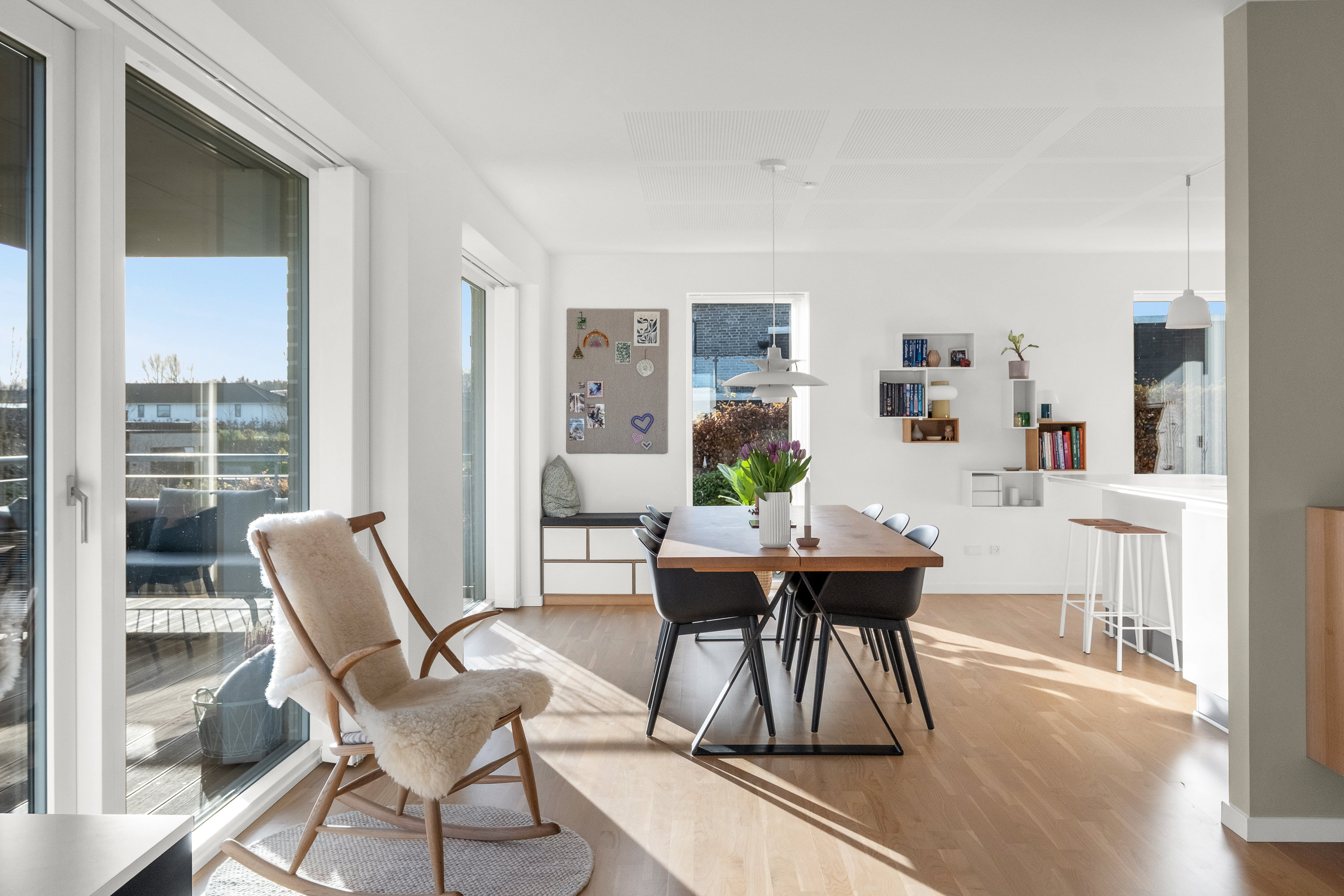 Fremhævet køkken alrum billede i fuldskærmstilstand. Billede af Hybenhaven 14, 8520 Lystrup