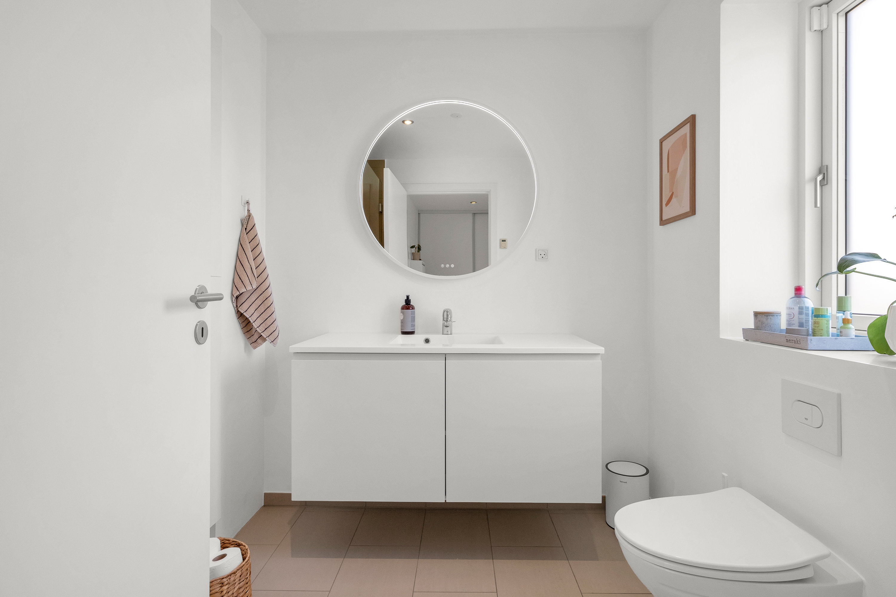 Fremhævet badeværelse billede i fuldskærmstilstand. Billede af Hybenhaven 14, 8520 Lystrup