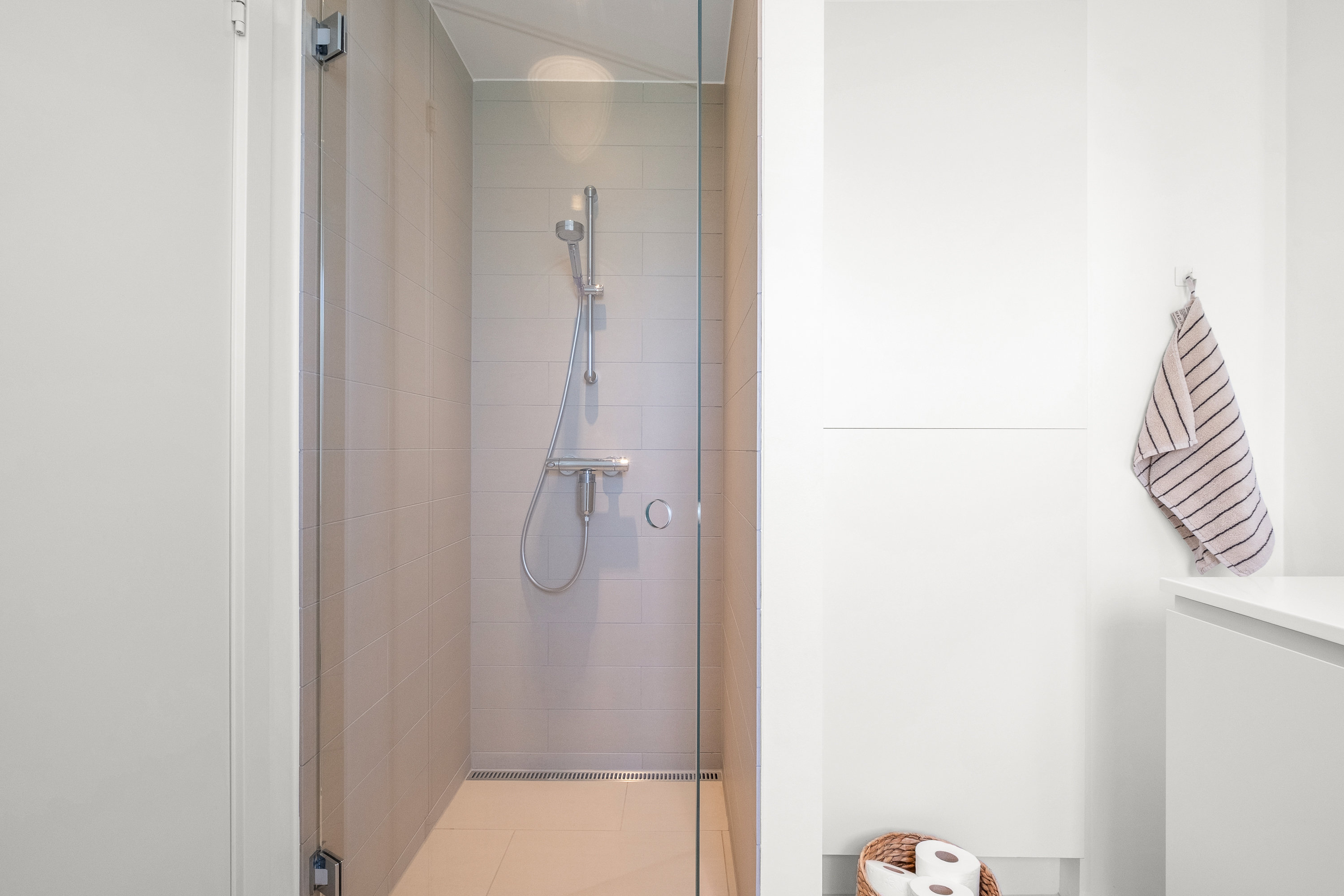 Fremhævet badeværelse billede i fuldskærmstilstand. Billede af Hybenhaven 14, 8520 Lystrup