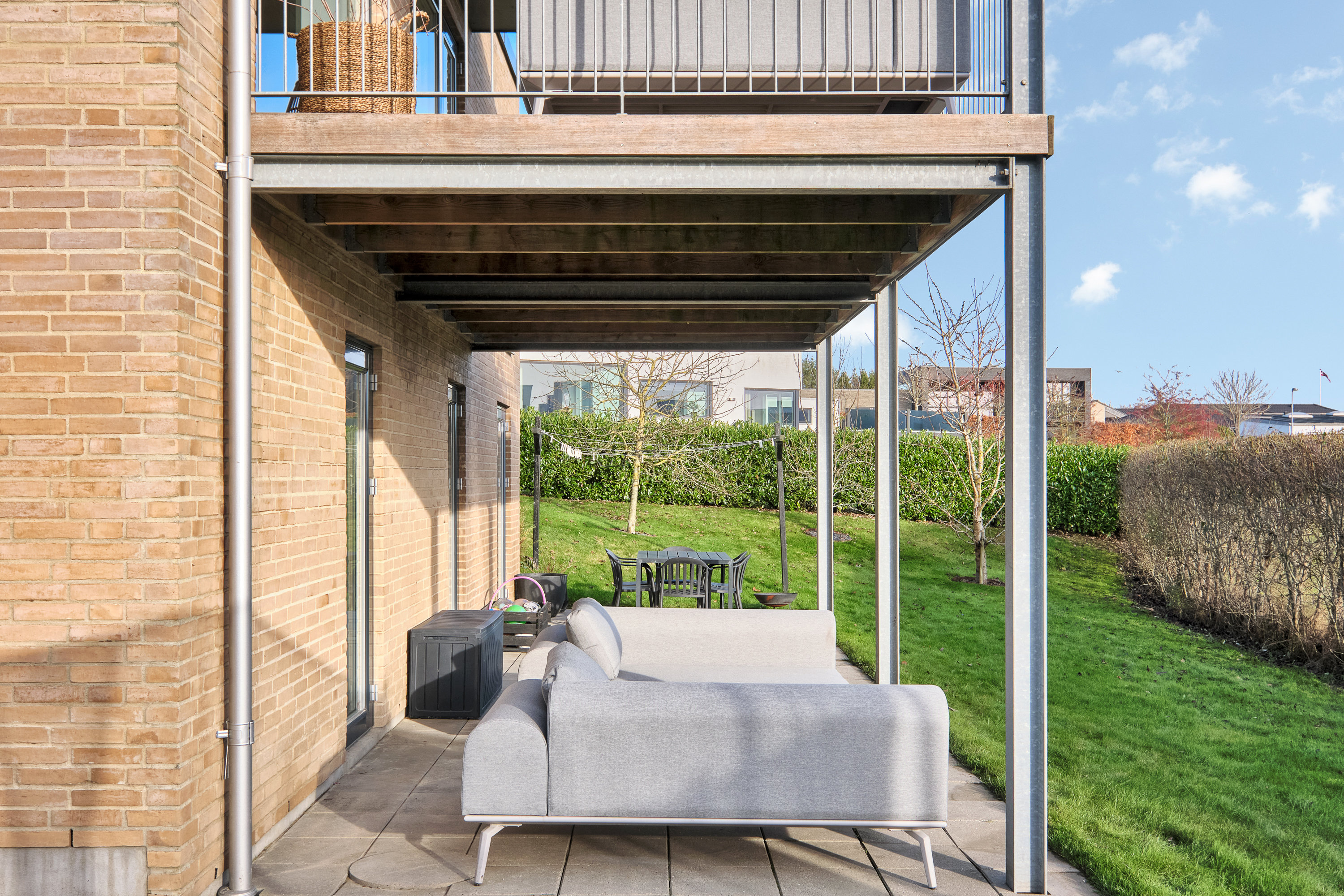 Fremhævet overdækket terrasse billede i fuldskærmstilstand. Billede af Hybenhaven 14, 8520 Lystrup