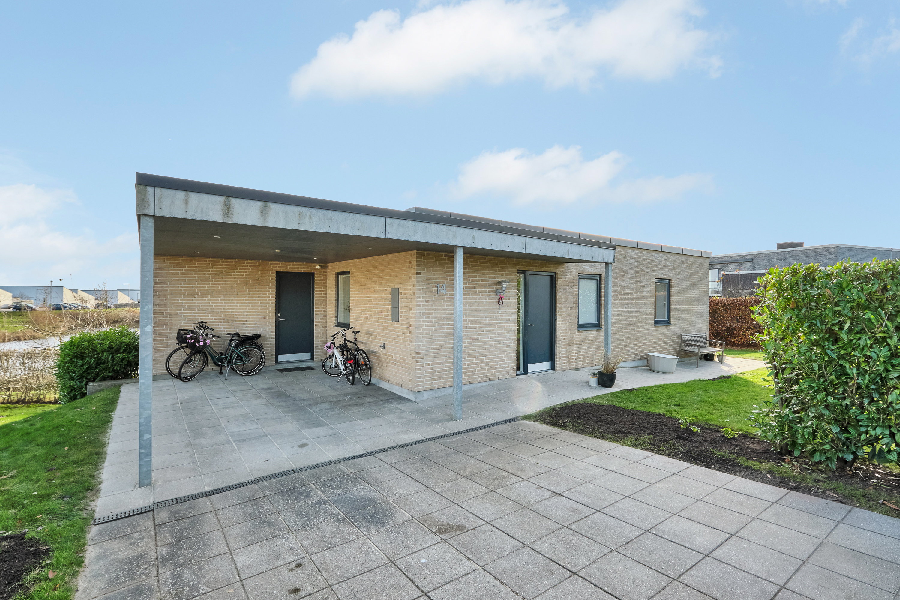 Fremhævet facade billede i fuldskærmstilstand. Billede af Hybenhaven 14, 8520 Lystrup