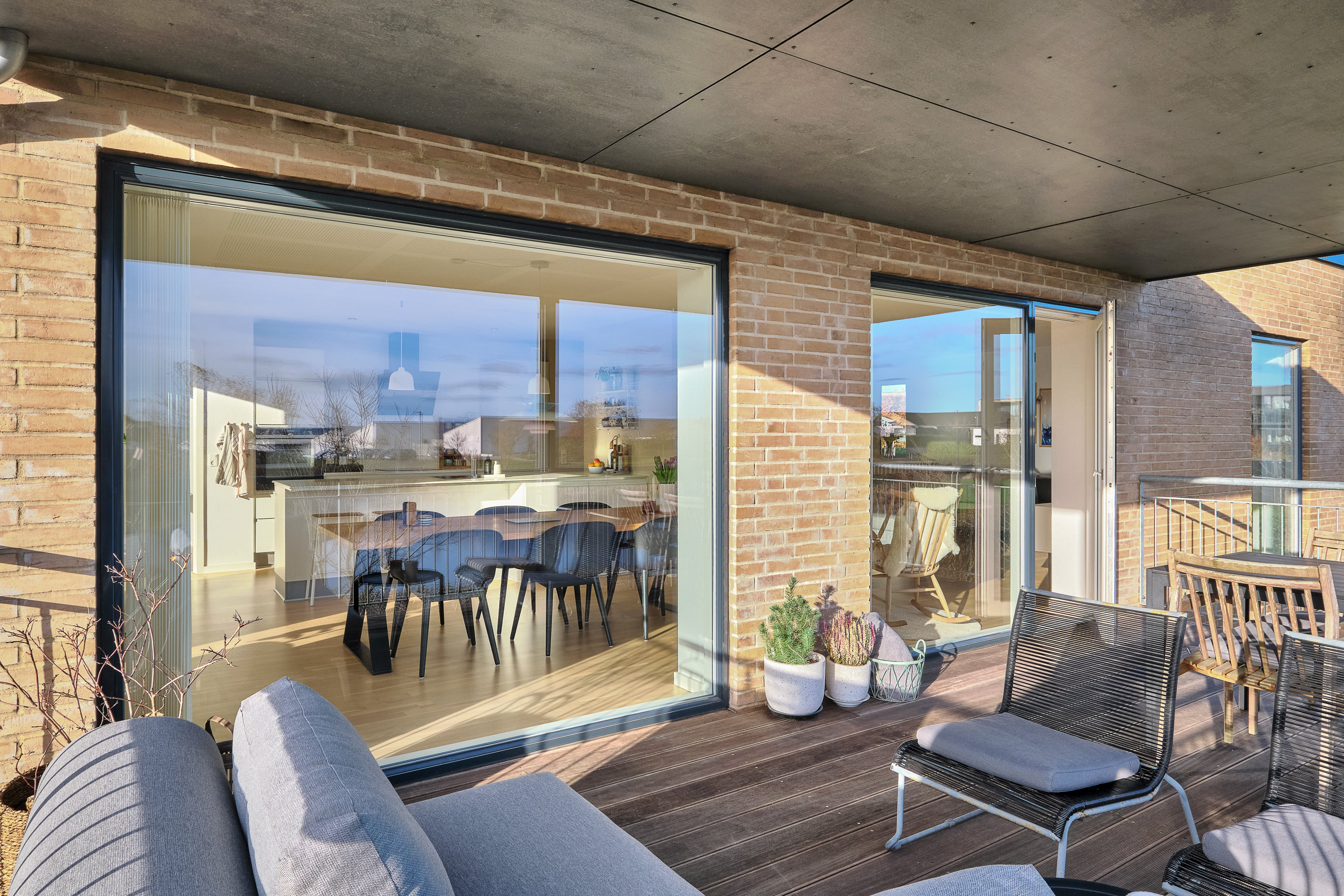 Fremhævet overdækket terrasse billede i fuldskærmstilstand. Billede af Hybenhaven 14, 8520 Lystrup