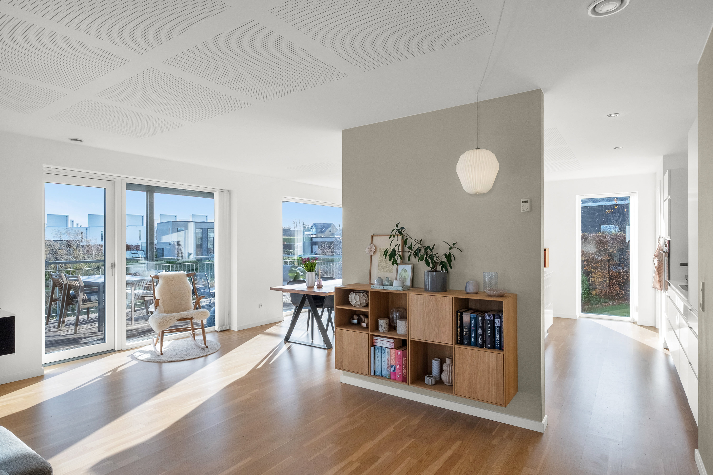 Fremhævet stue billede i fuldskærmstilstand. Billede af Hybenhaven 14, 8520 Lystrup