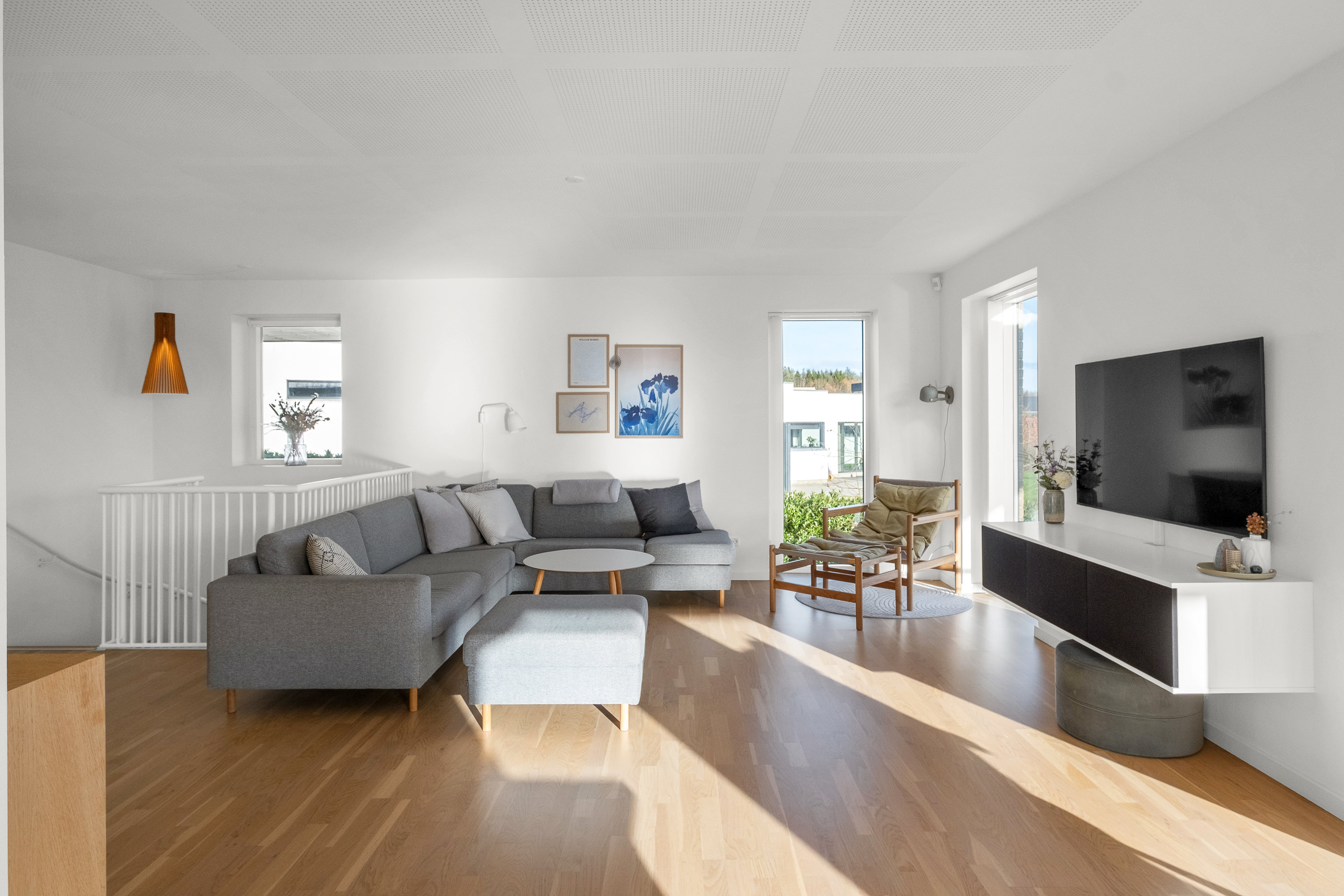 Fremhævet stue billede i fuldskærmstilstand. Billede af Hybenhaven 14, 8520 Lystrup