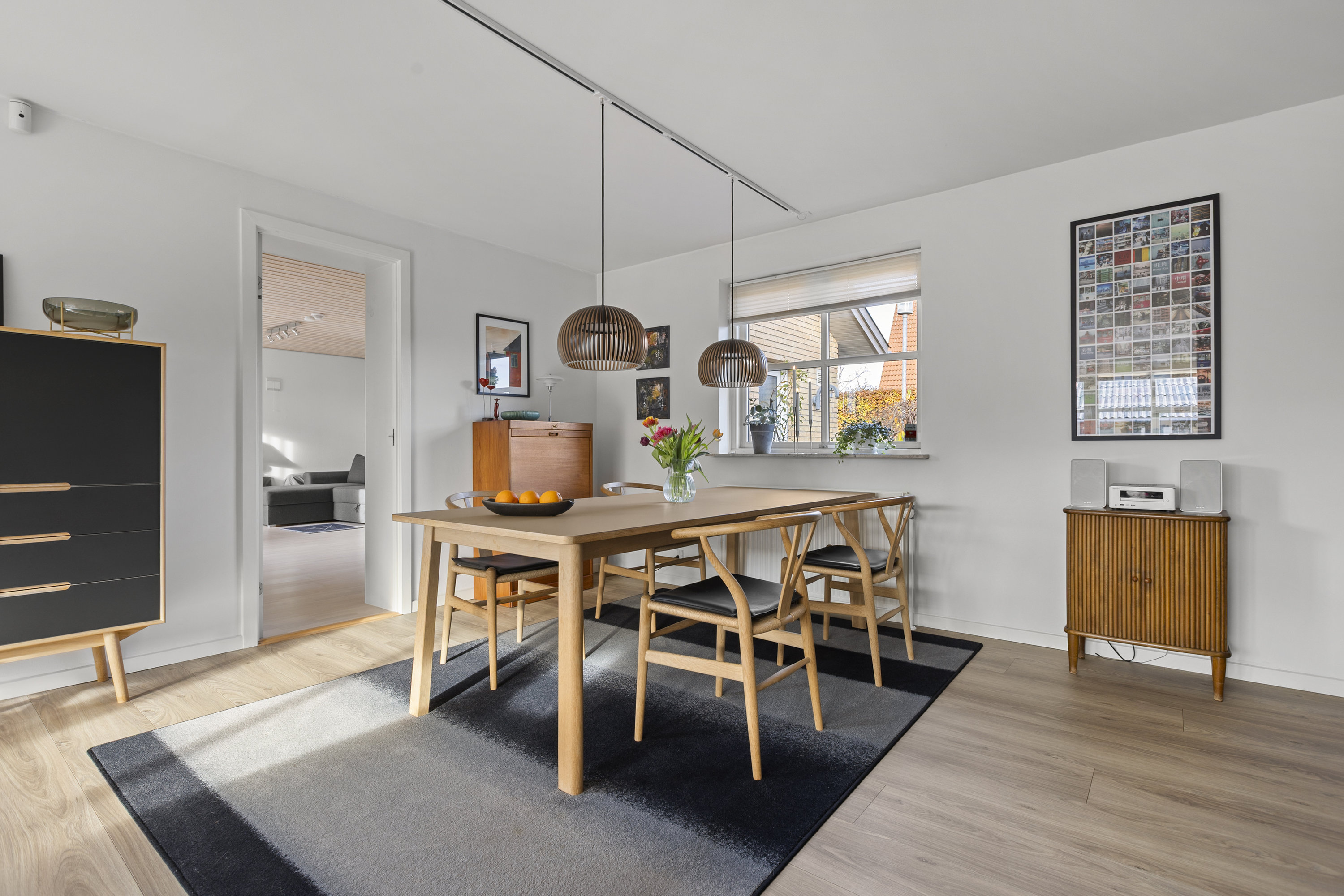 Fremhævet stue billede i fuldskærmstilstand. Billede af Smedevænget 2, Høm, 4100 Ringsted