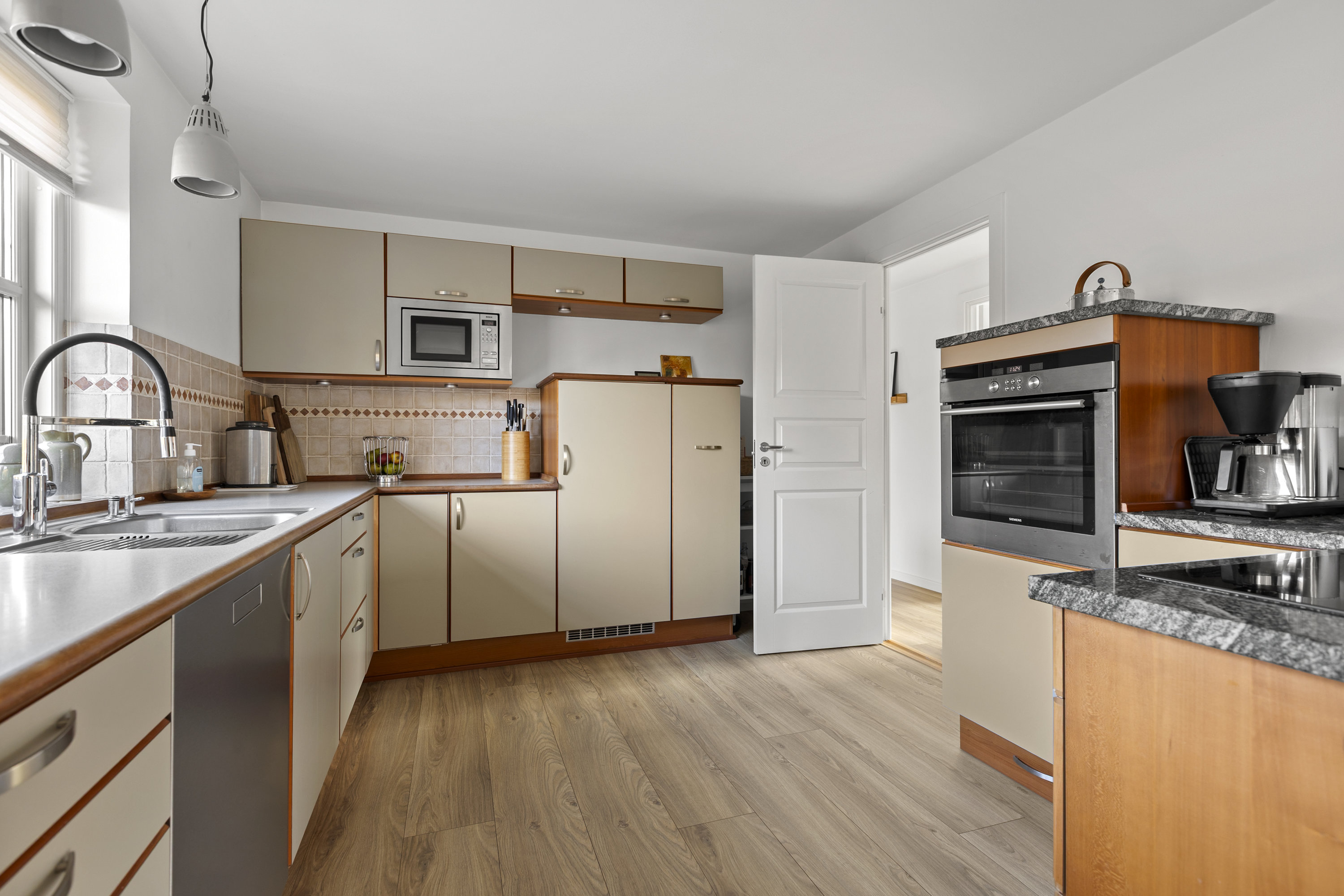 Fremhævet køkken billede i fuldskærmstilstand. Billede af Smedevænget 2, Høm, 4100 Ringsted