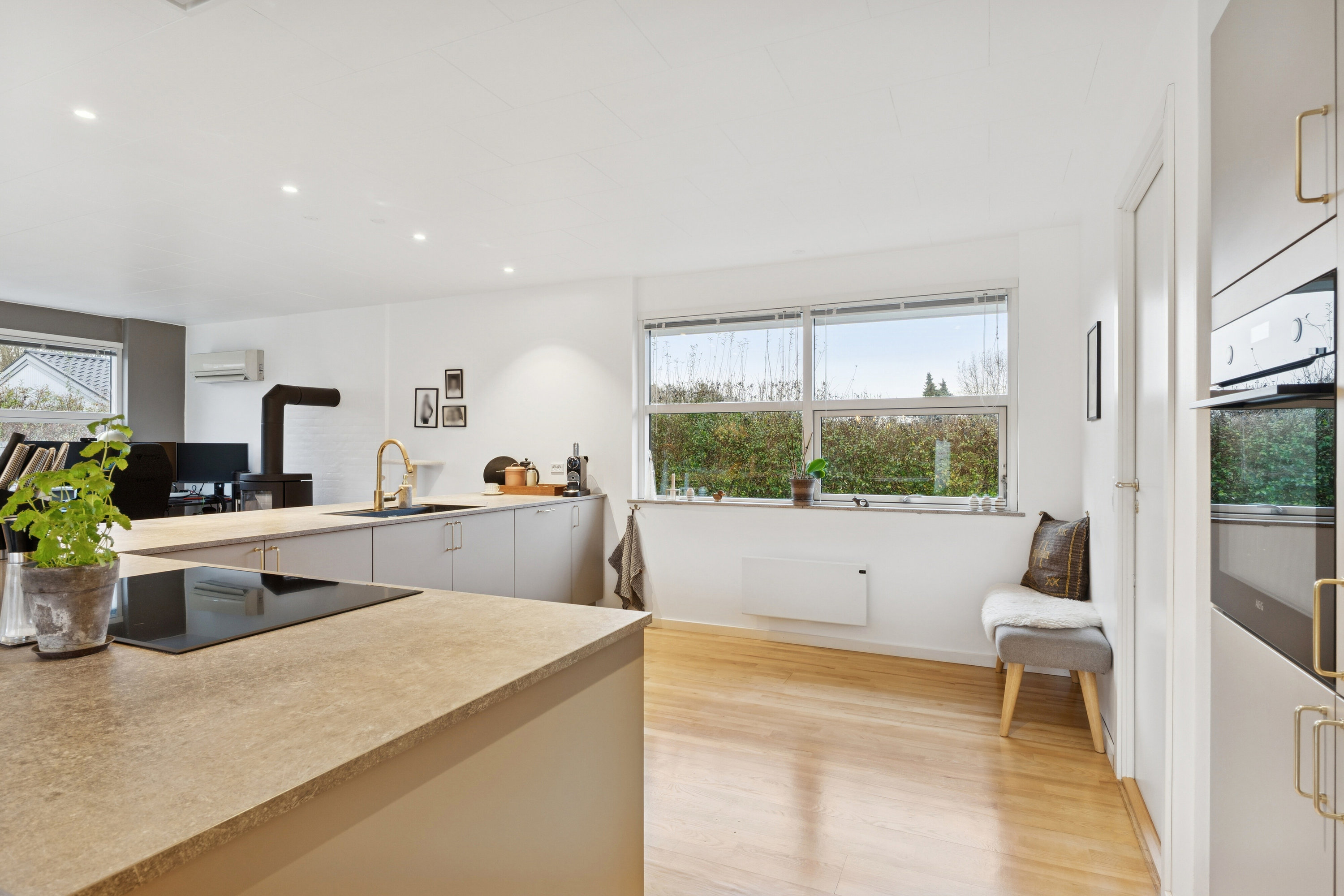 Fremhævet køkken billede i fuldskærmstilstand. Billede af Bøgehaven 4, 2980 Kokkedal