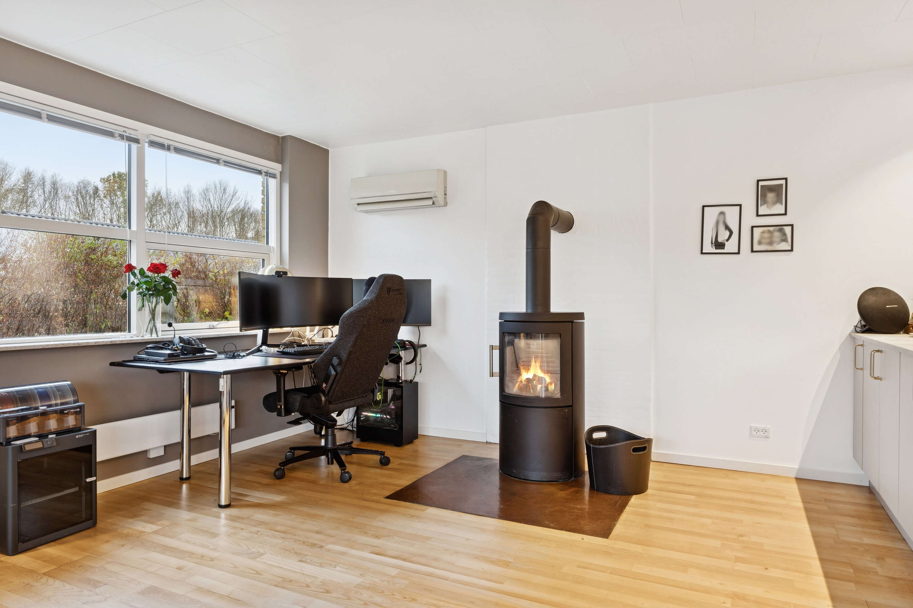 Fremhævet stue billede i fuldskærmstilstand. Billede af Bøgehaven 4, 2980 Kokkedal