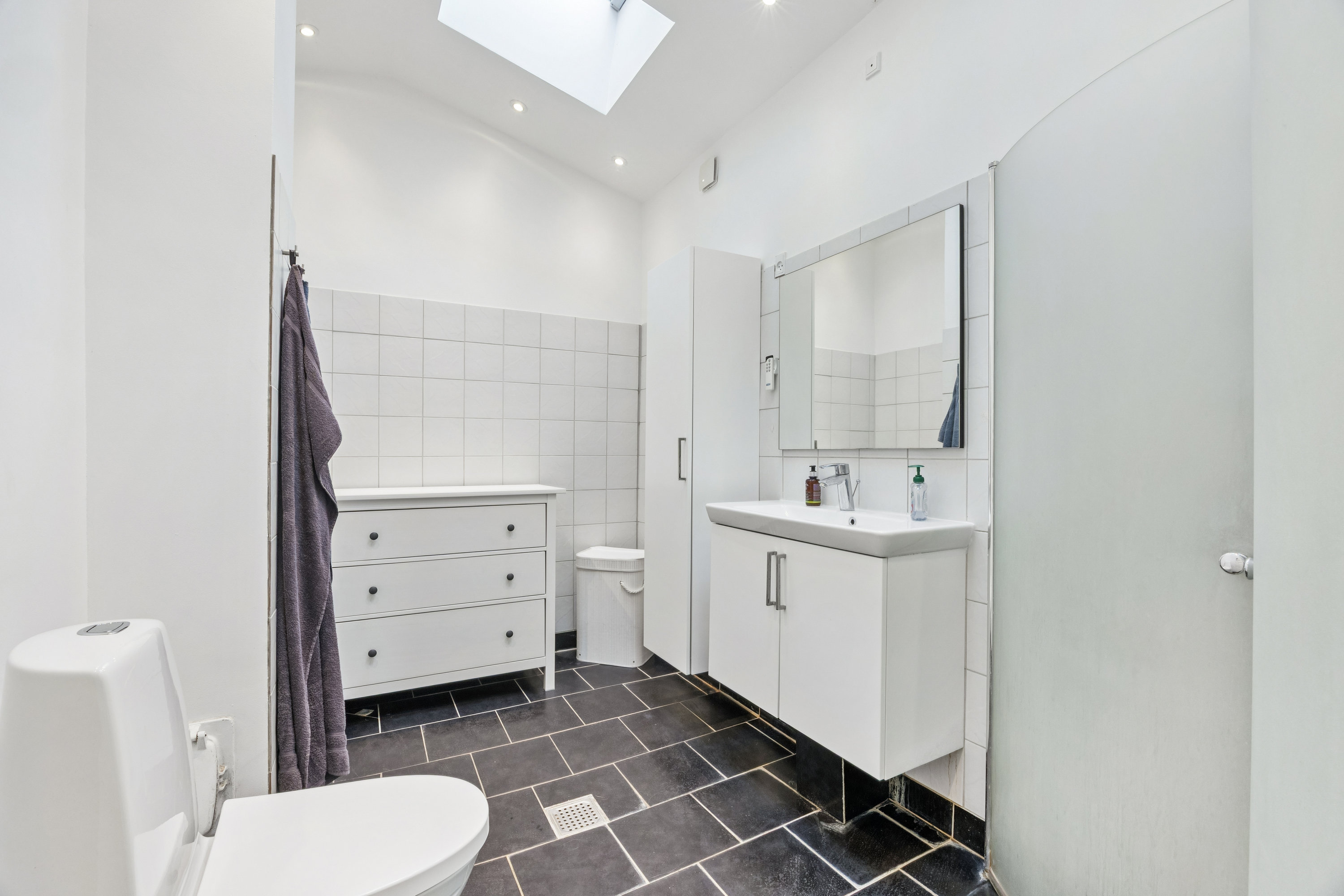 Fremhævet badeværelse billede i fuldskærmstilstand. Billede af Drosselvej 2, 4270 Høng