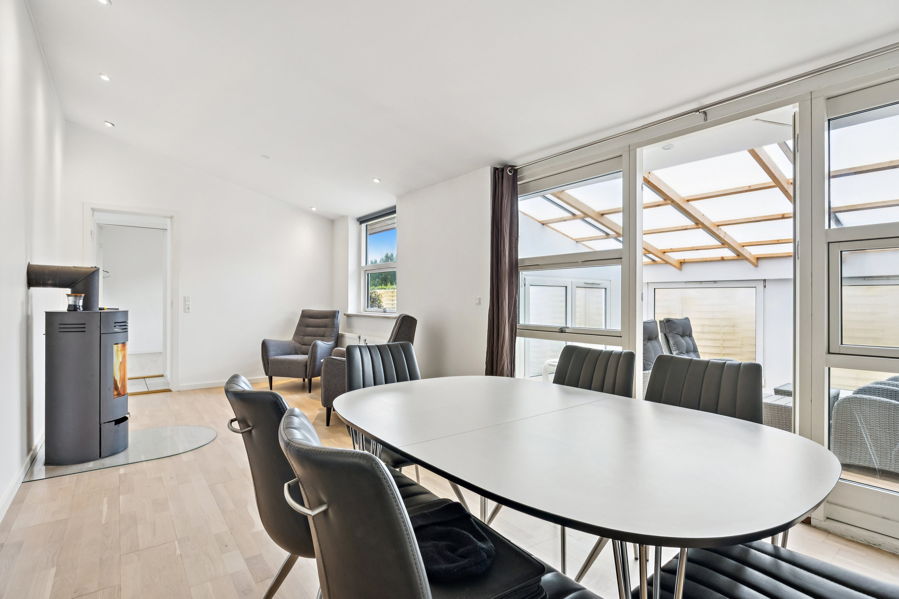 Fremhævet stue billede i fuldskærmstilstand. Billede af Drosselvej 2, 4270 Høng