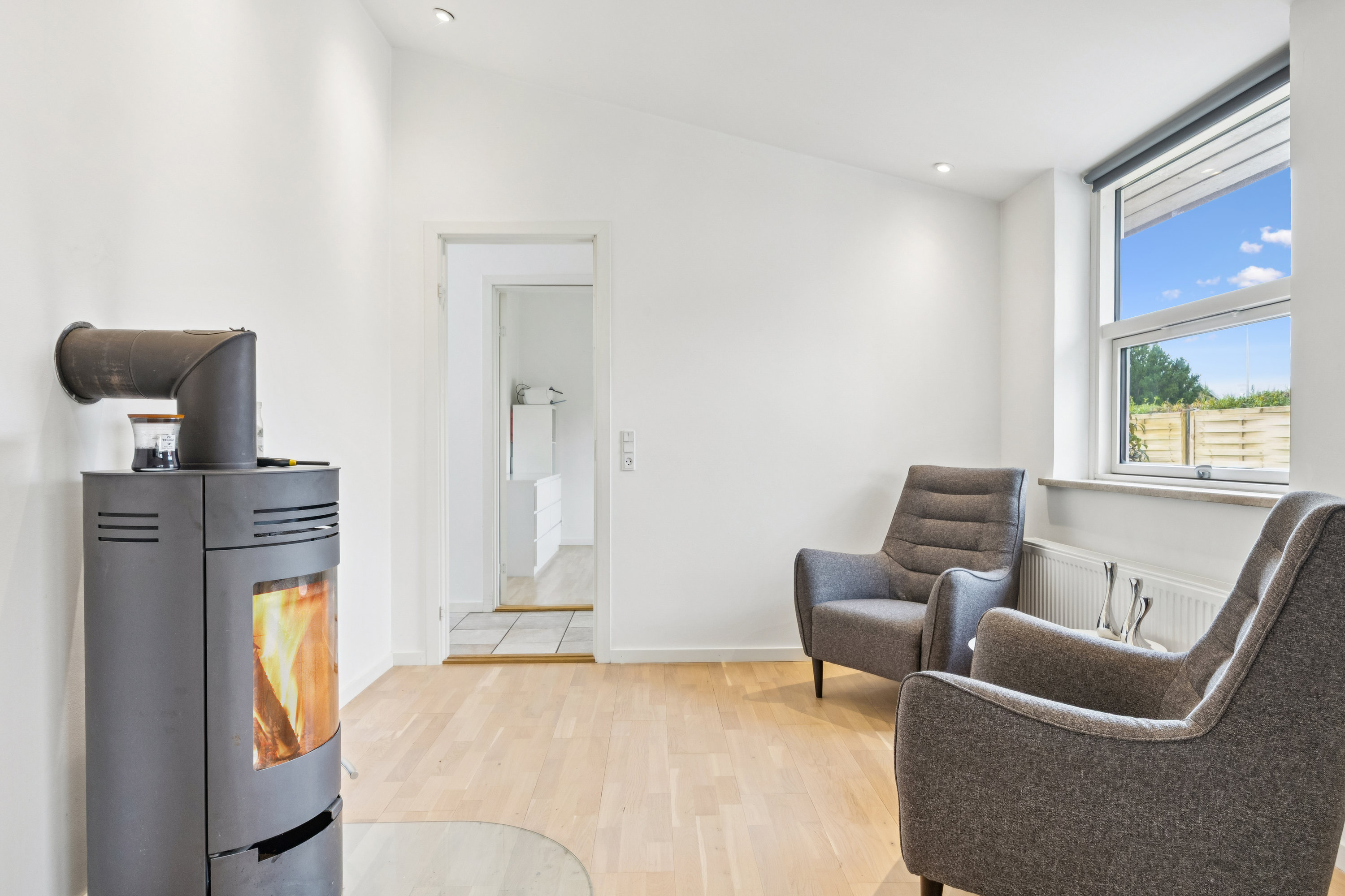 Fremhævet stue billede i fuldskærmstilstand. Billede af Drosselvej 2, 4270 Høng