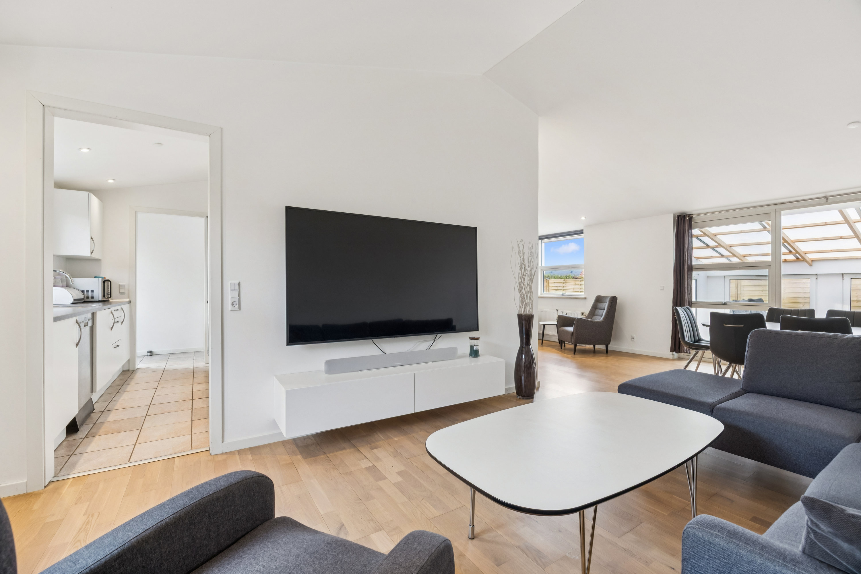 Fremhævet stue billede i fuldskærmstilstand. Billede af Drosselvej 2, 4270 Høng