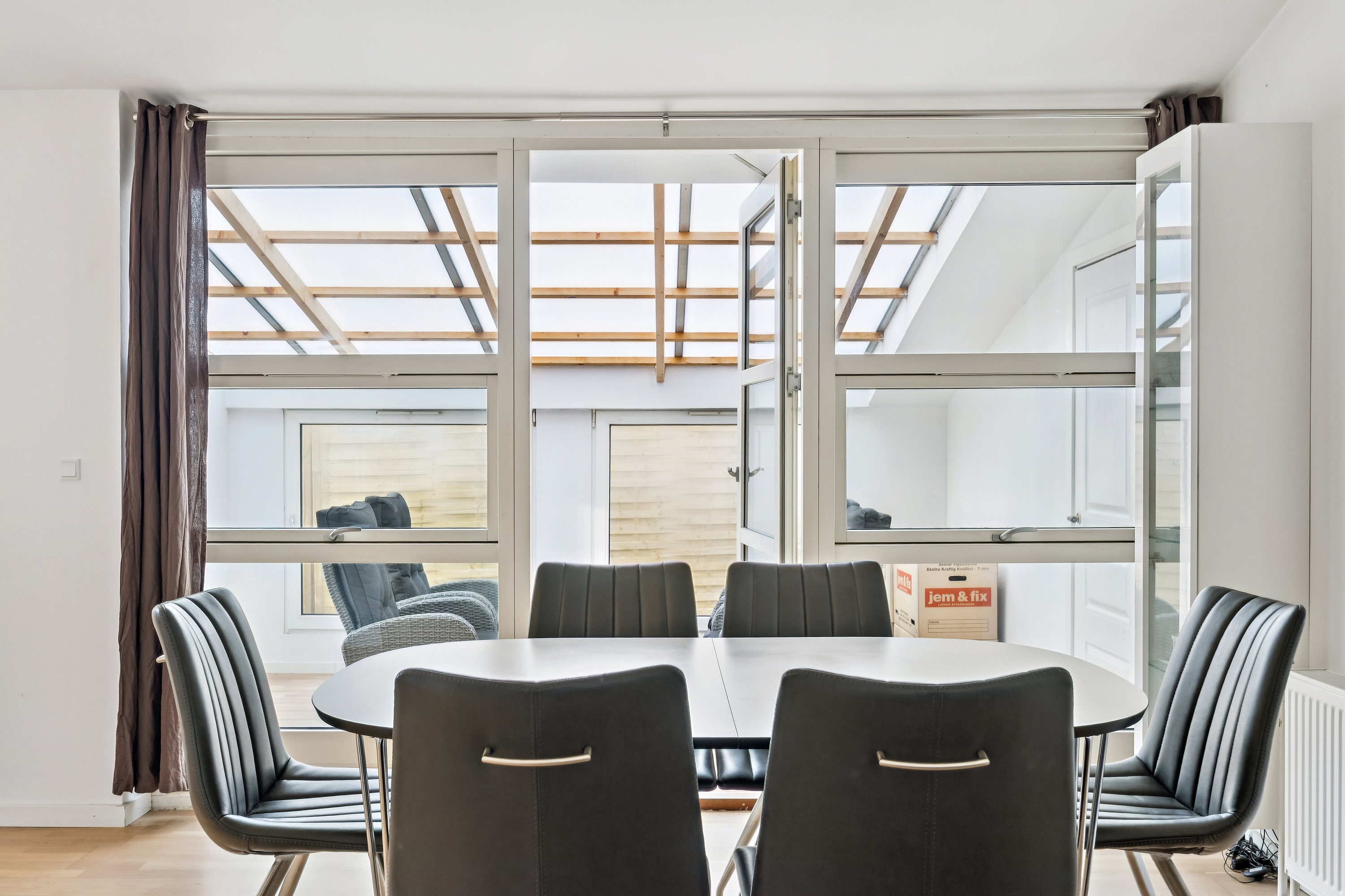 Fremhævet stue billede i fuldskærmstilstand. Billede af Drosselvej 2, 4270 Høng