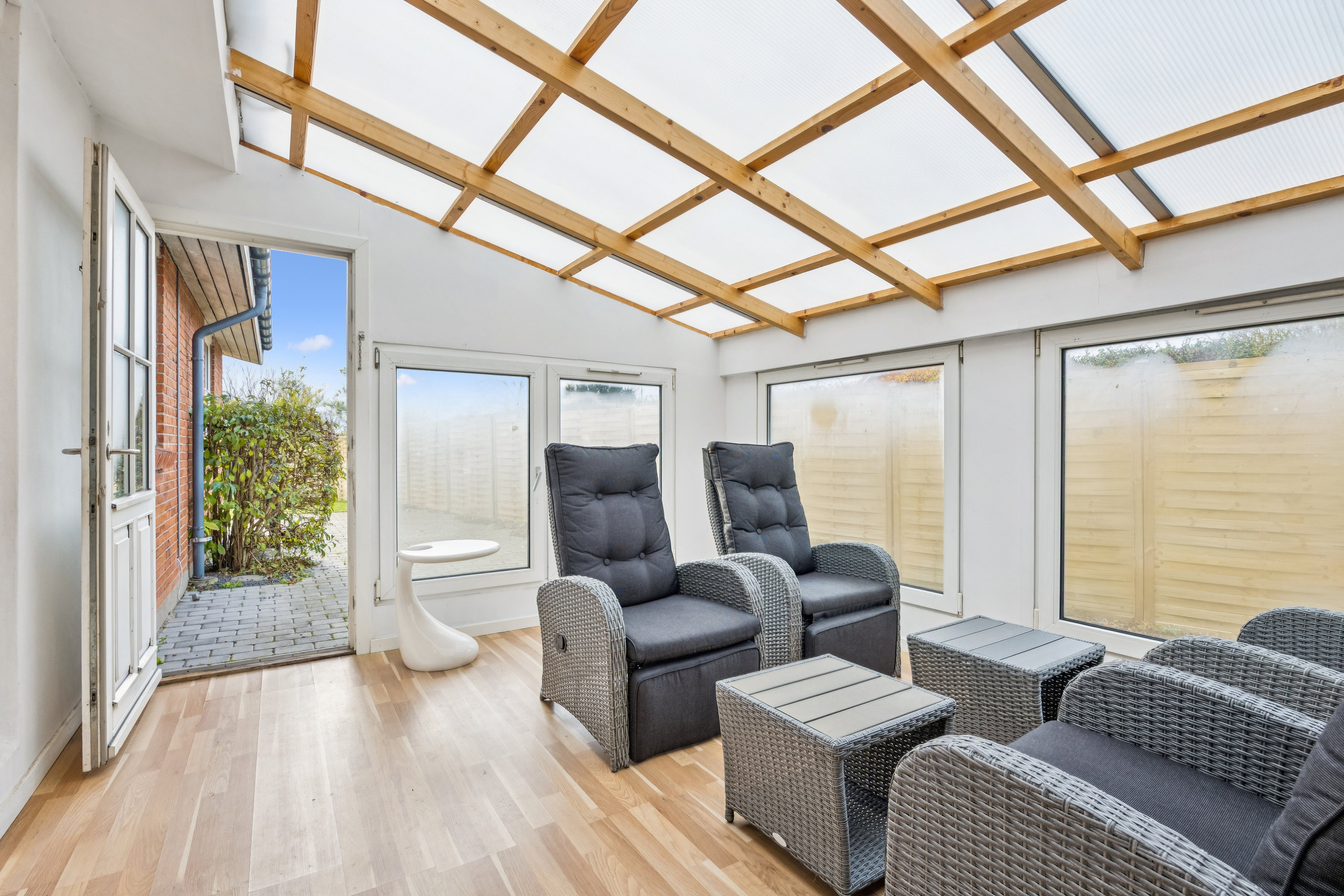 Fremhævet udestue billede i fuldskærmstilstand. Billede af Drosselvej 2, 4270 Høng