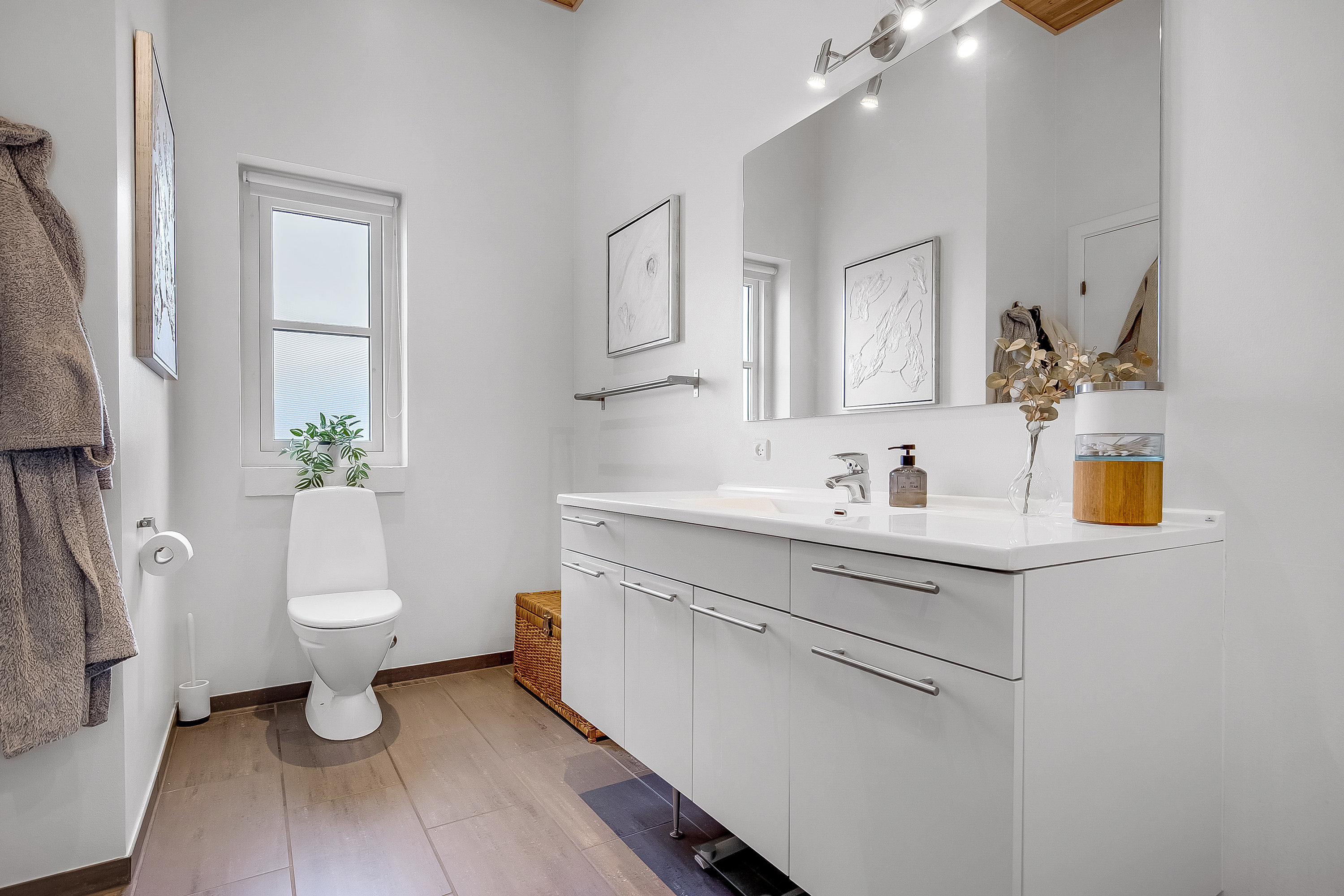 Fremhævet badeværelse billede i fuldskærmstilstand. Billede af Bakkedraget 79, Vester Nebel, 6040 Egtved