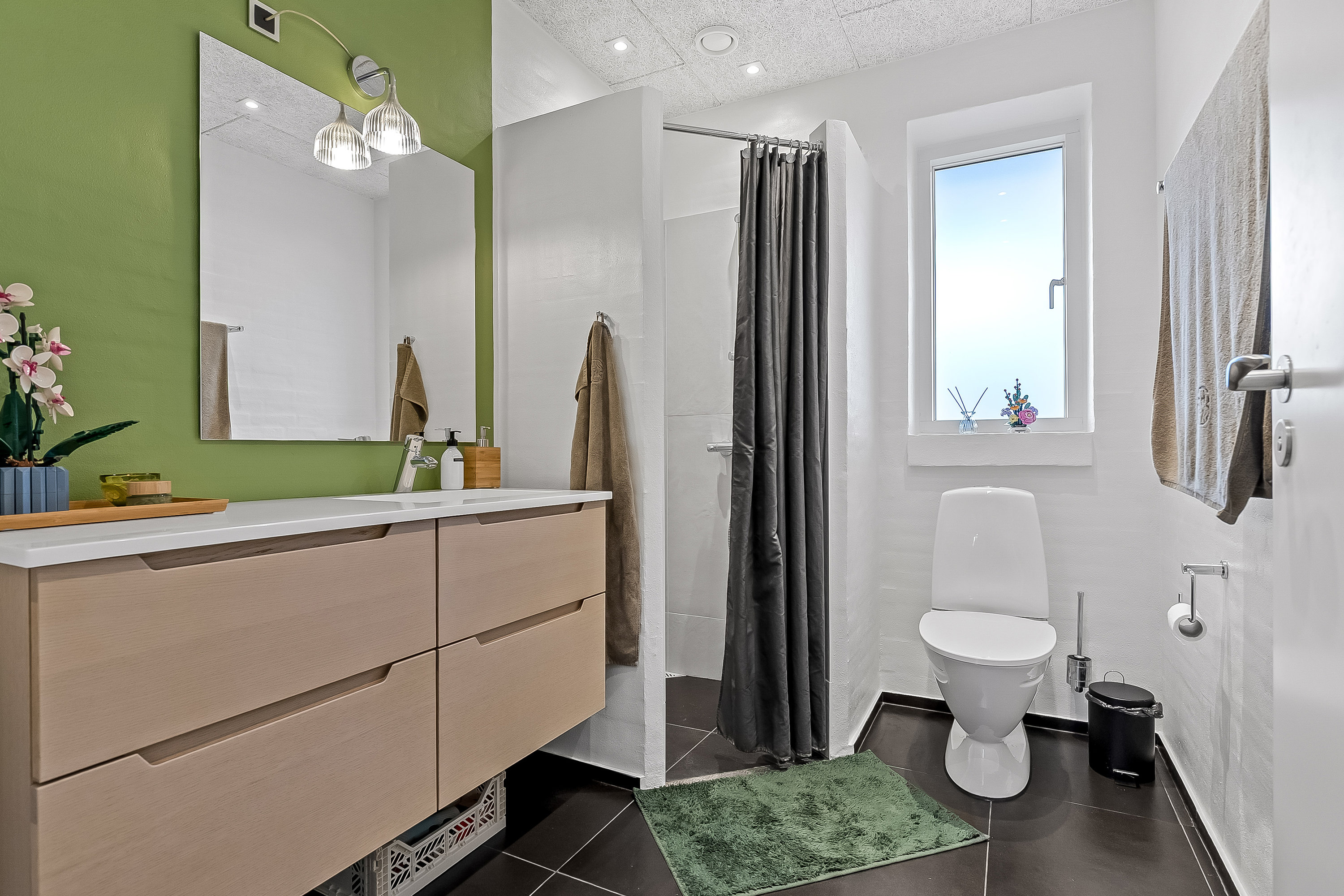 Fremhævet badeværelse billede i fuldskærmstilstand. Billede af Stenagervænget 8, 7100 Vejle