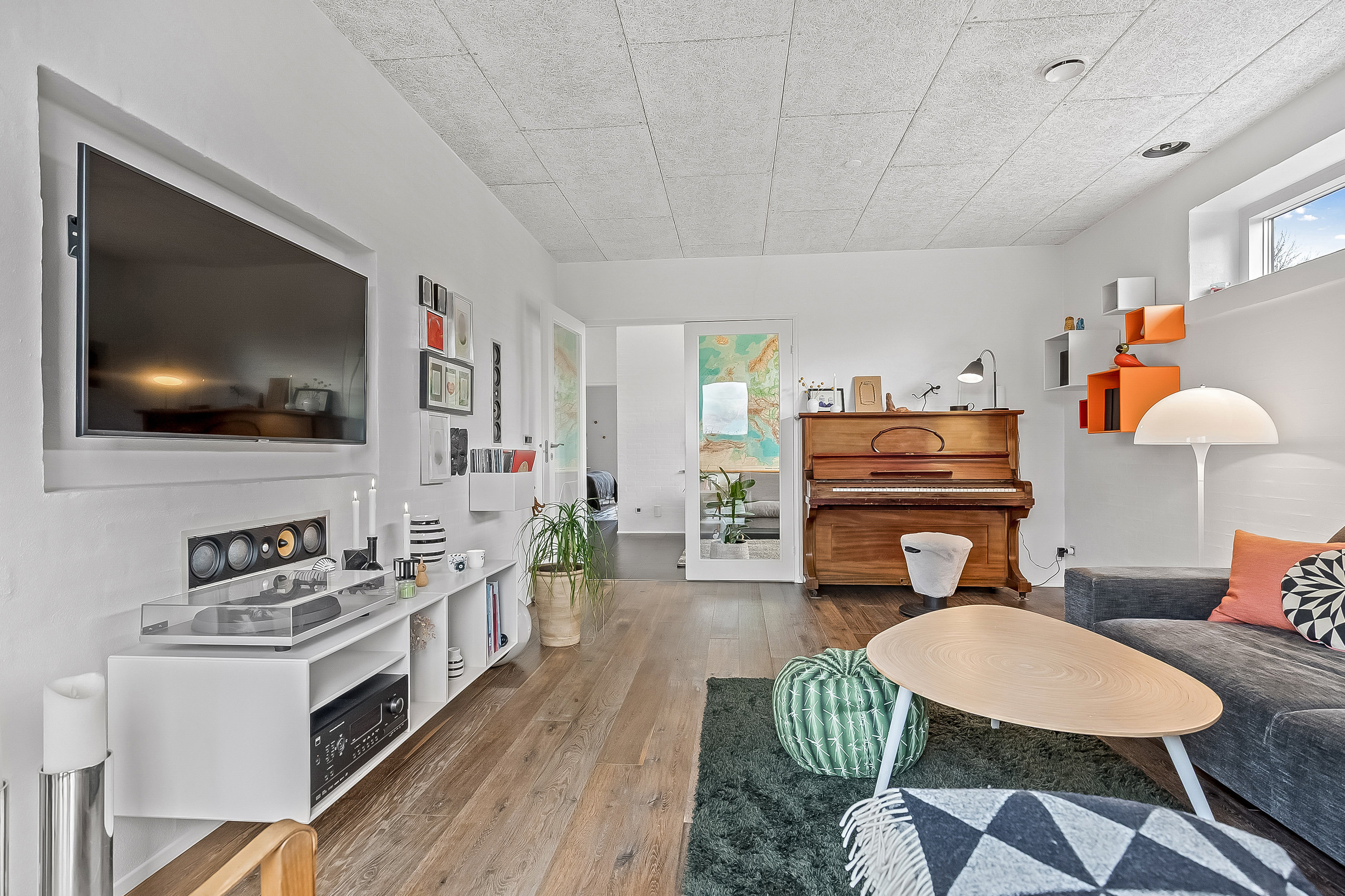 Fremhævet stue billede i fuldskærmstilstand. Billede af Stenagervænget 8, 7100 Vejle