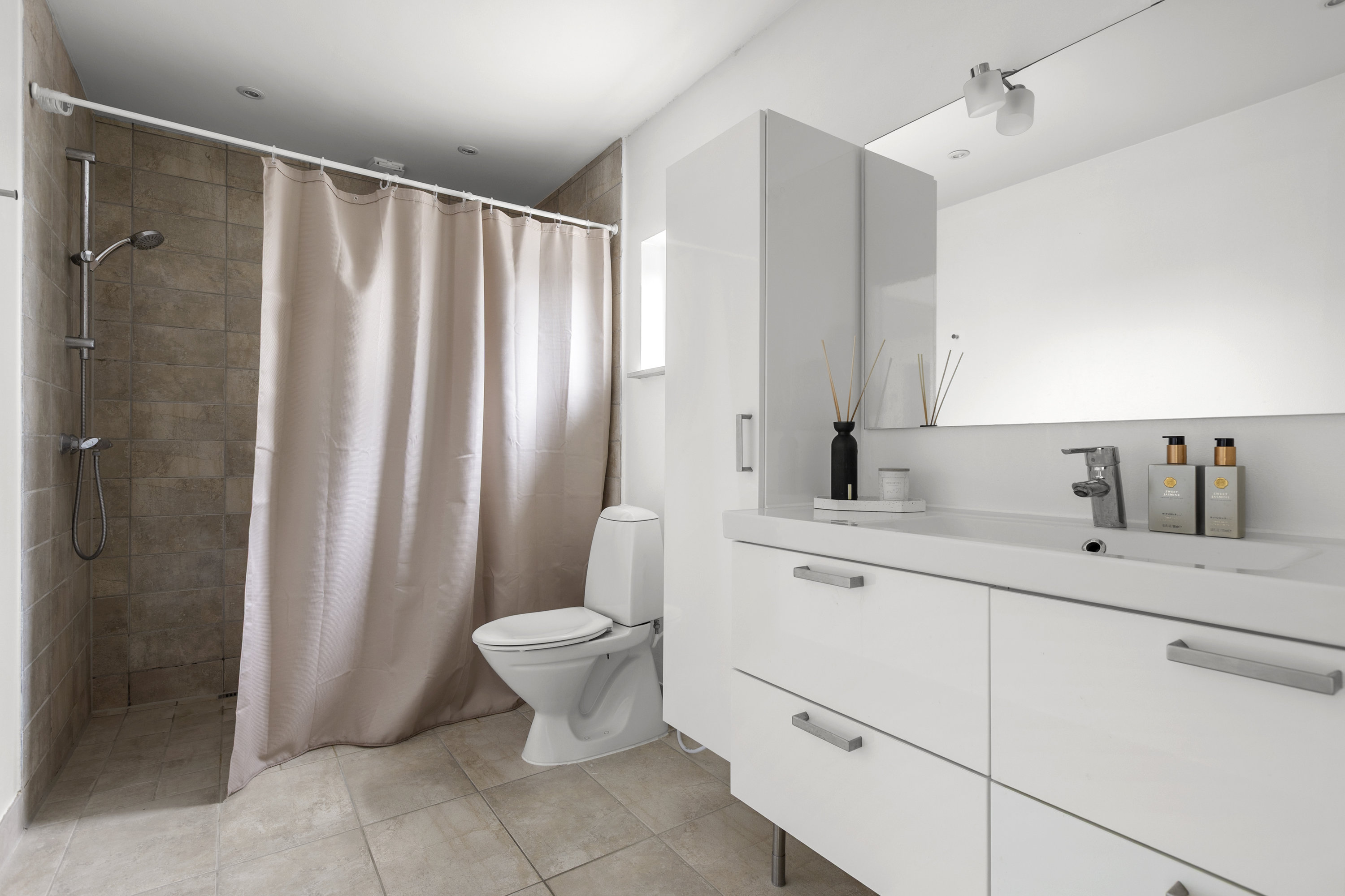 Fremhævet badeværelse billede i fuldskærmstilstand. Billede af Svalevej 21, 4220 Korsør