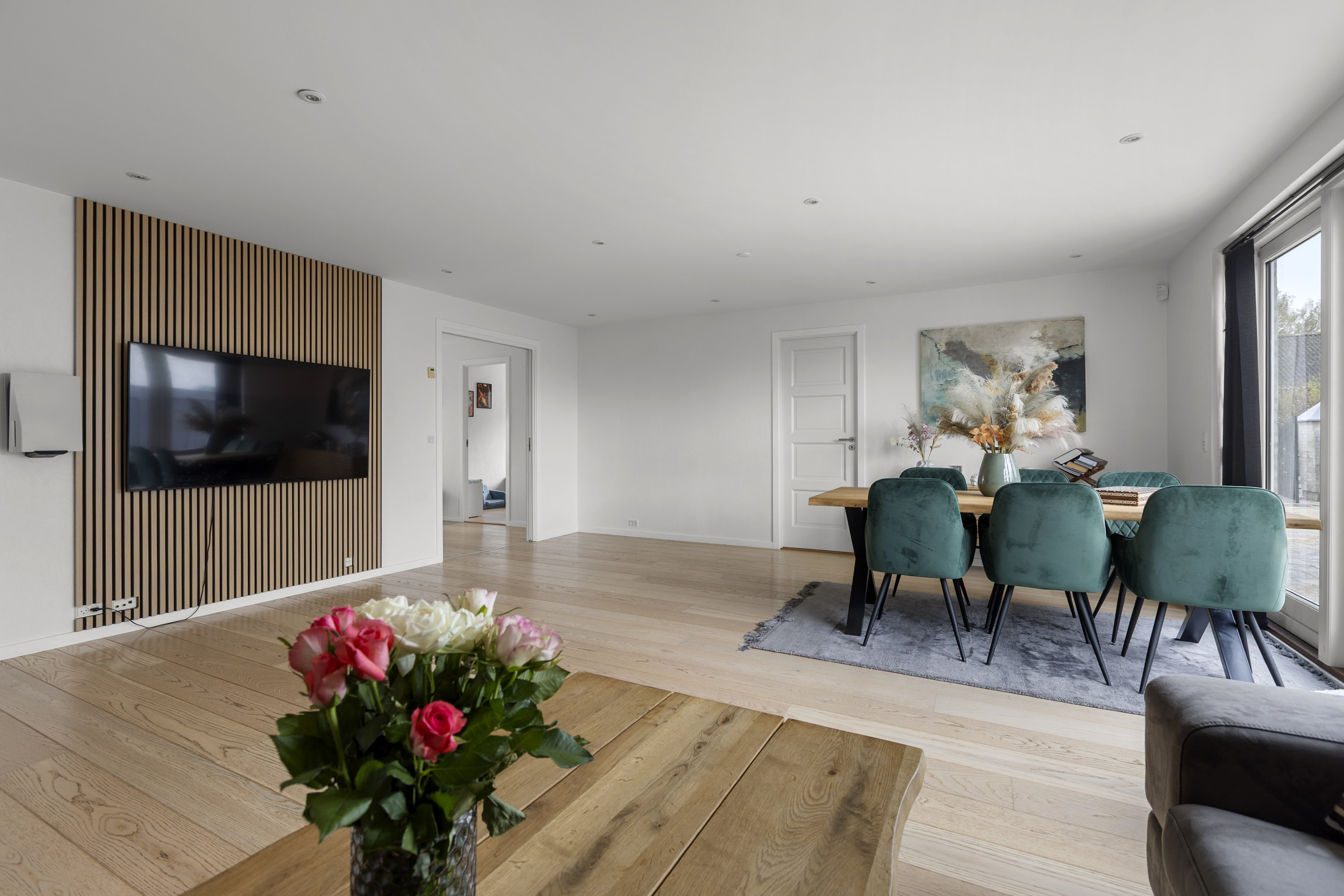 Fremhævet stue billede i fuldskærmstilstand. Billede af Svalevej 21, 4220 Korsør