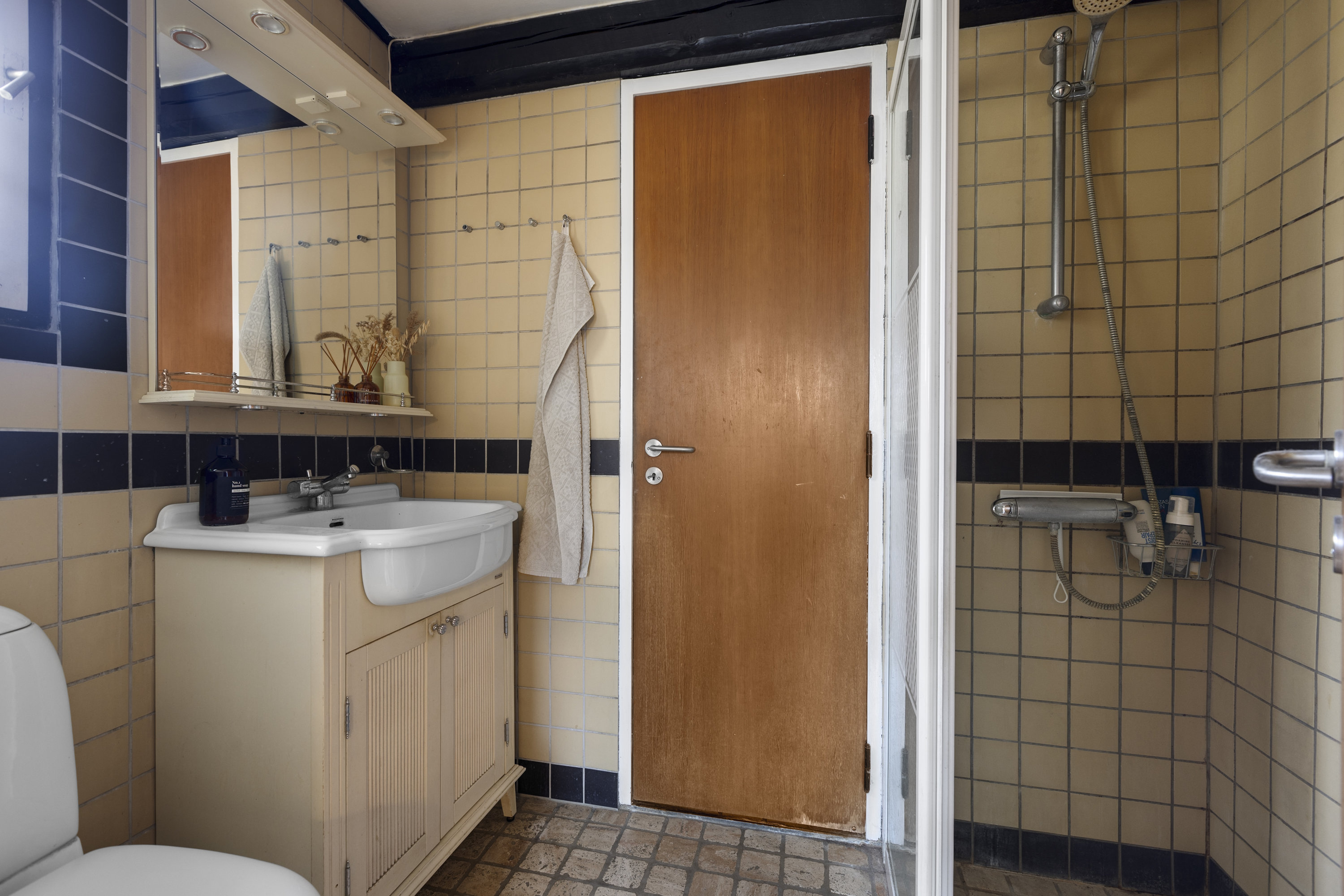 Fremhævet badeværelse billede i fuldskærmstilstand. Billede af Raklev Skillevej 61, 4400 Kalundborg