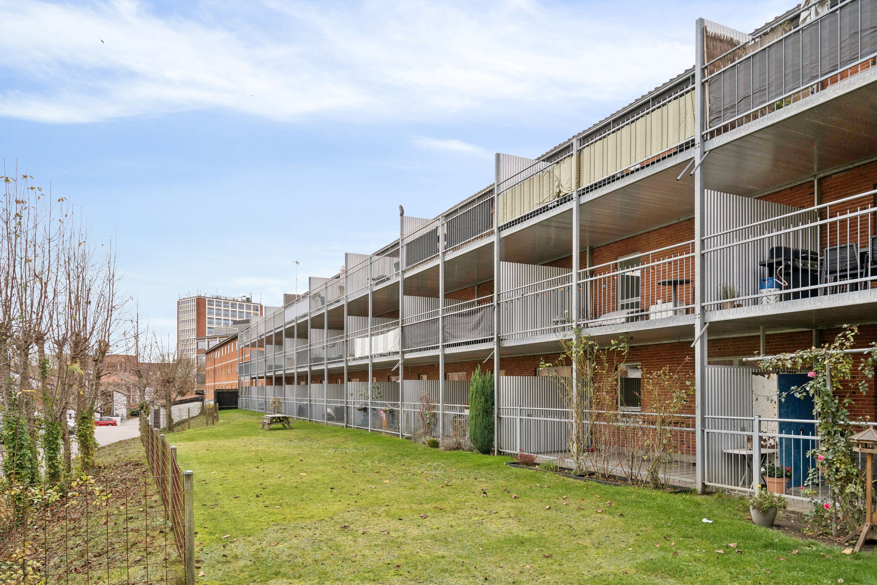 Fremhævet set fra haven billede i fuldskærmstilstand. Billede af Bredstedgade 38, 2. 2., 5000 Odense C