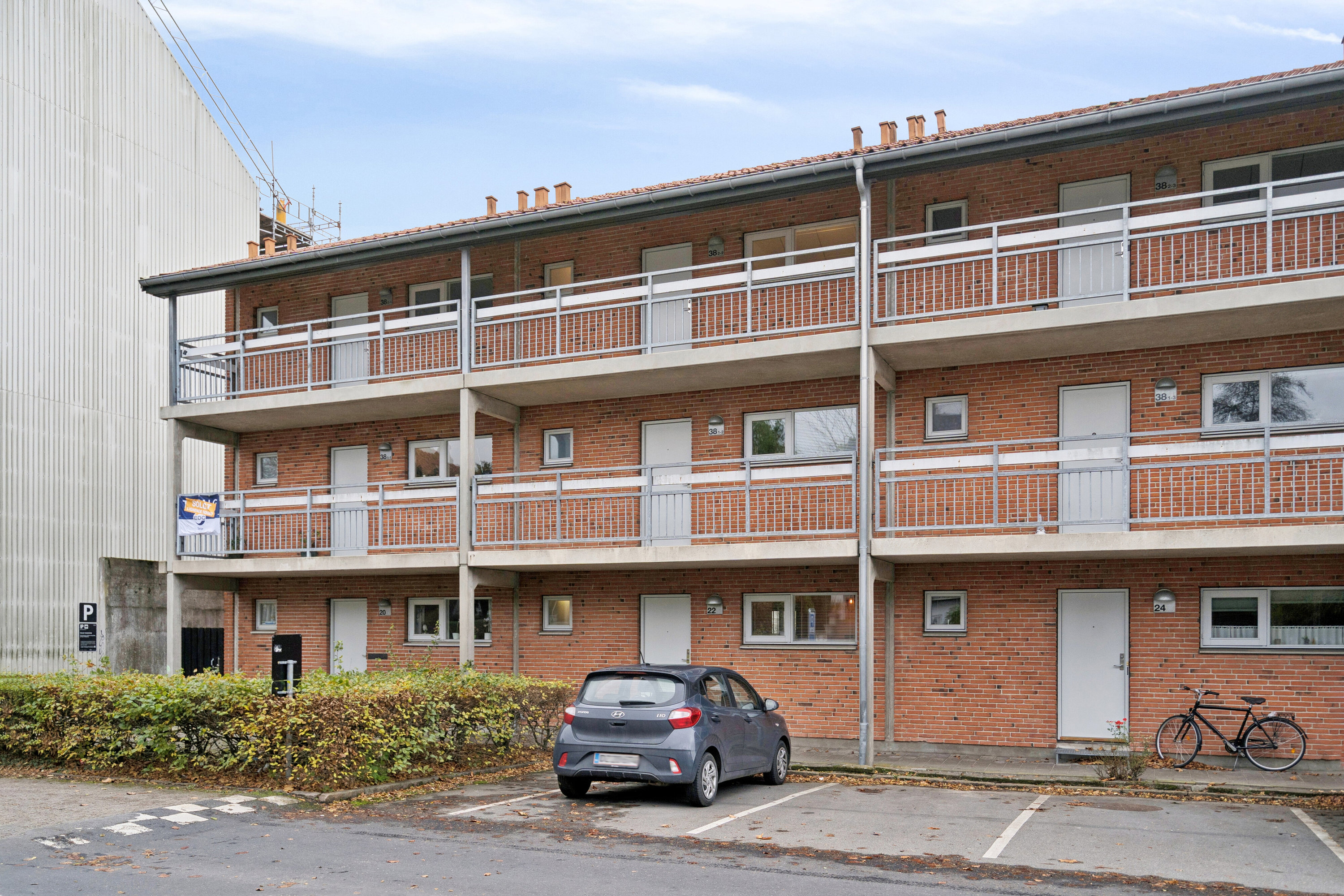 Fremhævet set fra vejen billede i fuldskærmstilstand. Billede af Bredstedgade 38, 2. 2., 5000 Odense C