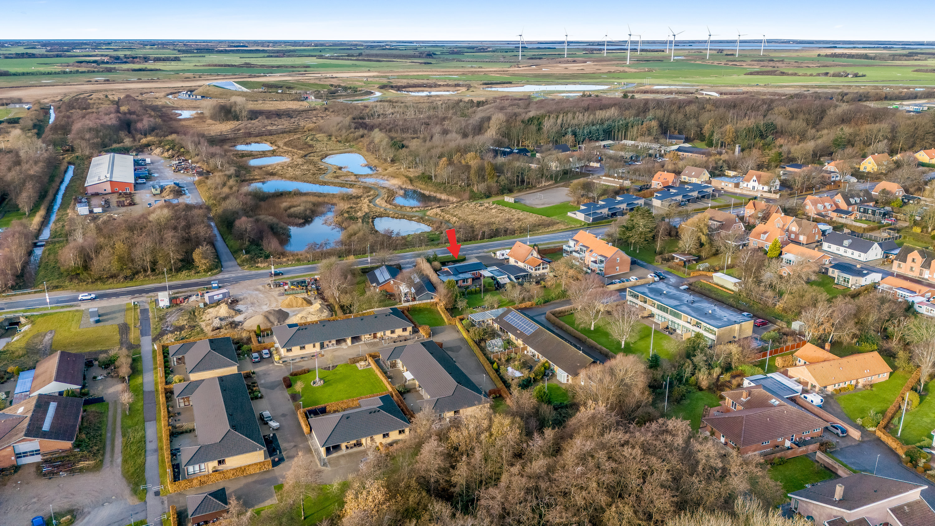 Fremhævet luftfoto billede i fuldskærmstilstand. Billede af Holstebrovej 6, Rindum, 6950 Ringkøbing