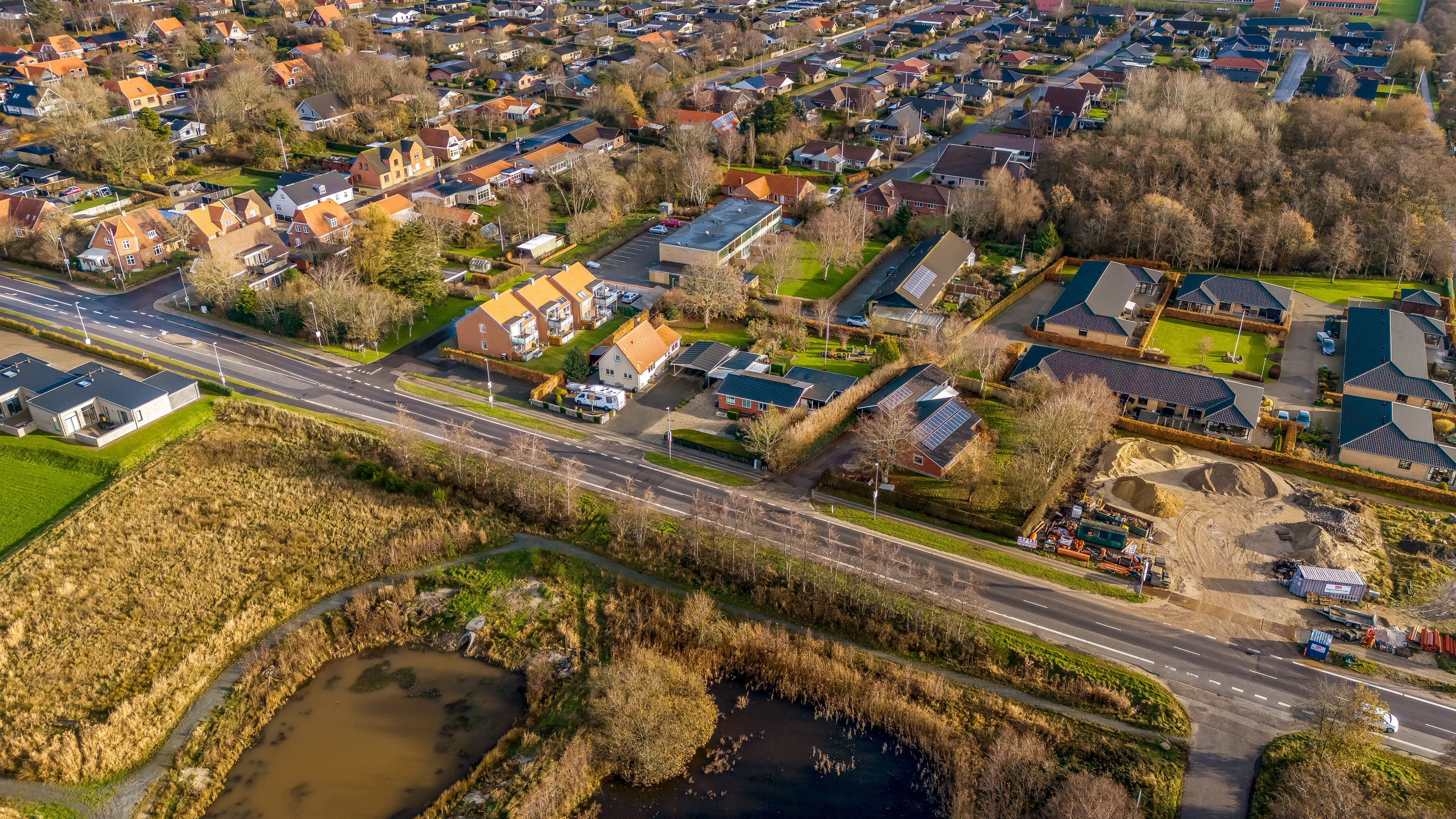Fremhævet luftfoto billede i fuldskærmstilstand. Billede af Holstebrovej 6, Rindum, 6950 Ringkøbing