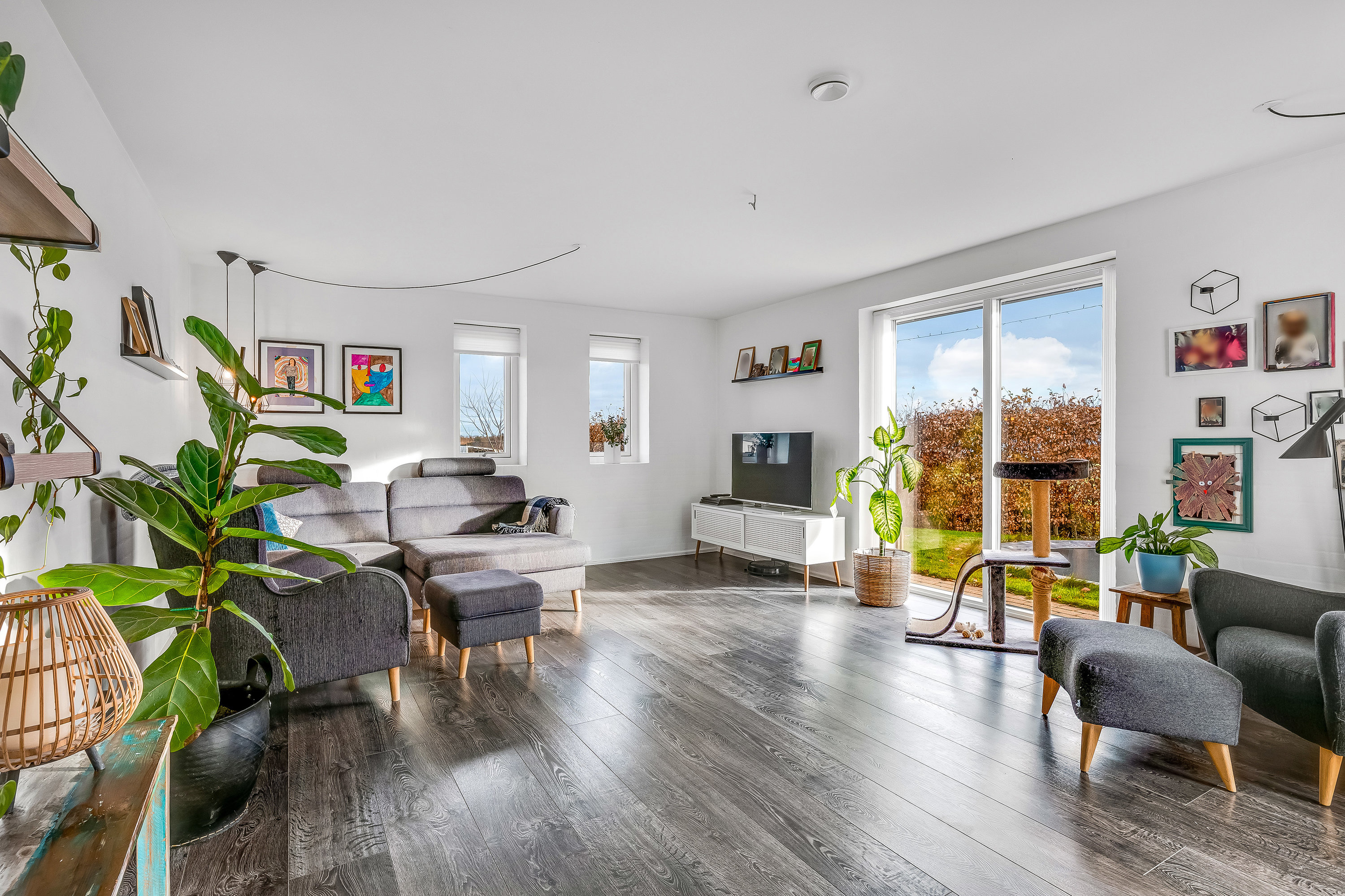 Fremhævet stue billede i fuldskærmstilstand. Billede af Under Egen 45, Halgårde, 7500 Holstebro