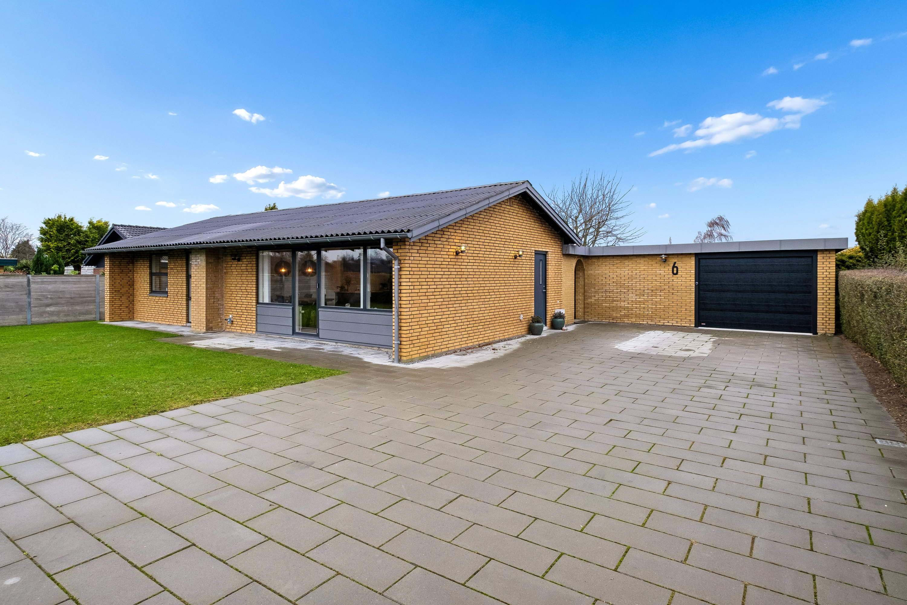 Miniaturebillede 1: set fra vejen. Billede af Ærtevej 6, Tyrsted, 8700 Horsens