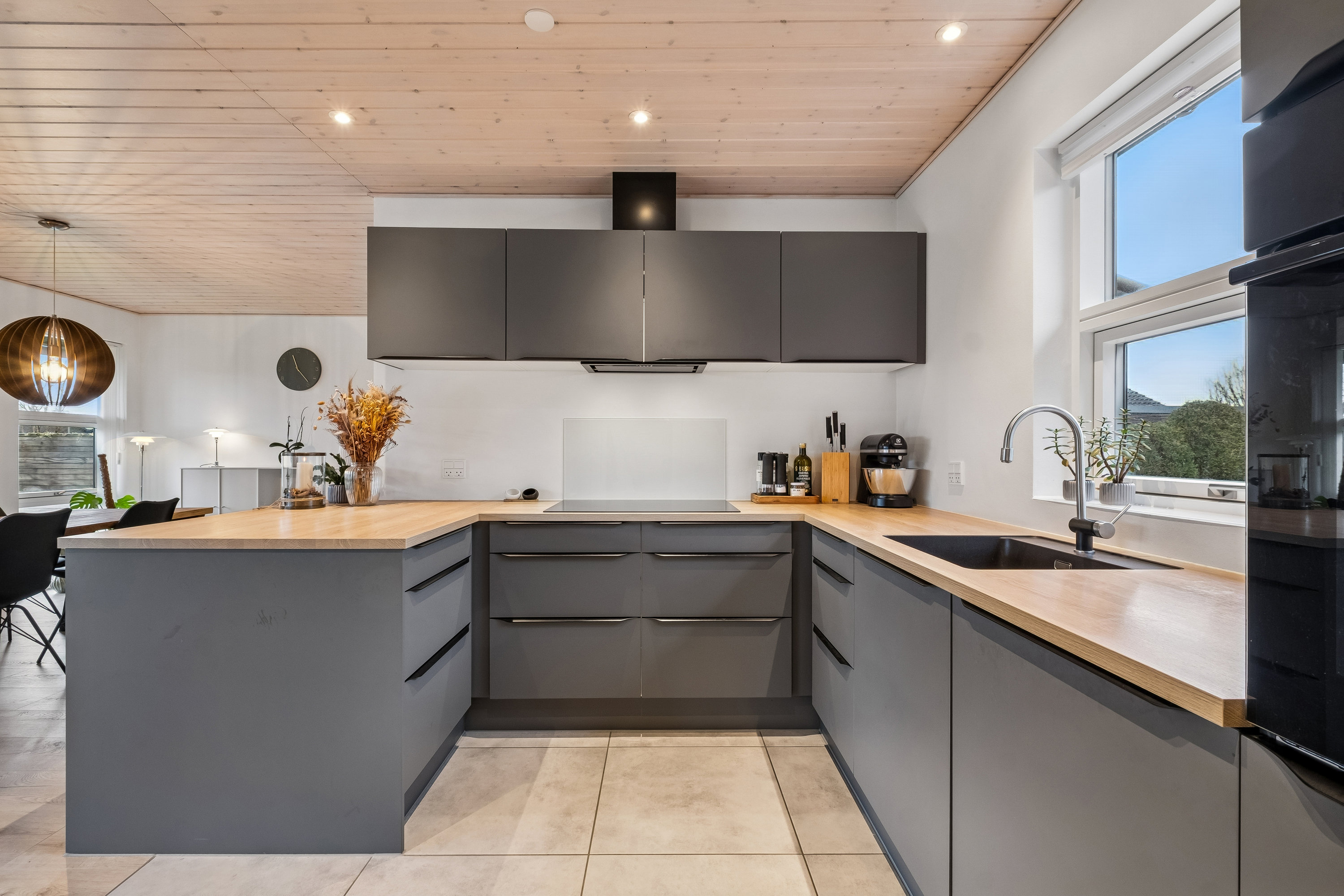 Fremhævet køkken billede i fuldskærmstilstand. Billede af Ærtevej 6, Tyrsted, 8700 Horsens