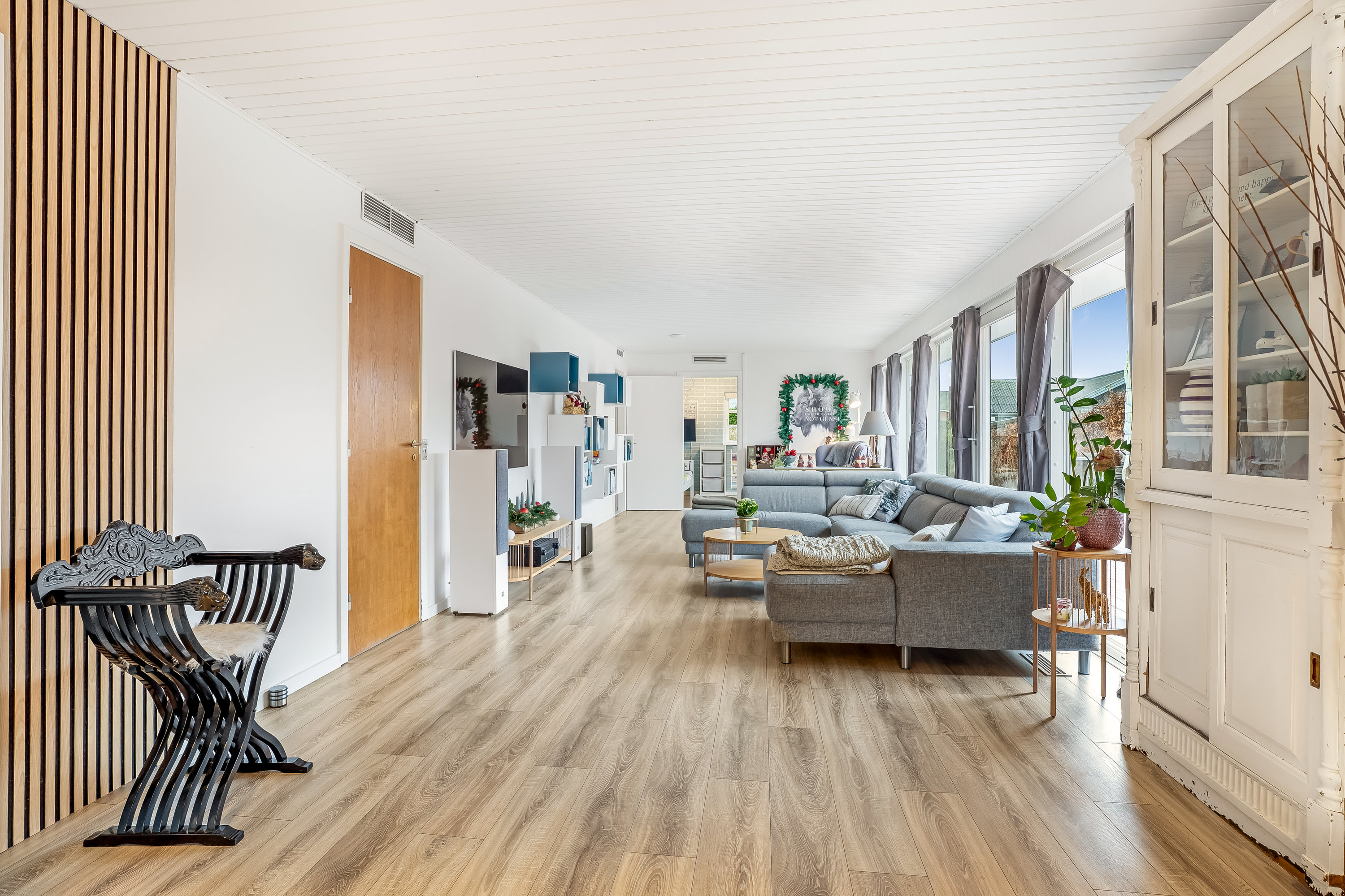 Fremhævet stue billede i fuldskærmstilstand. Billede af Sundvænget 3A, Hasselø Pl, 4800 Nykøbing F