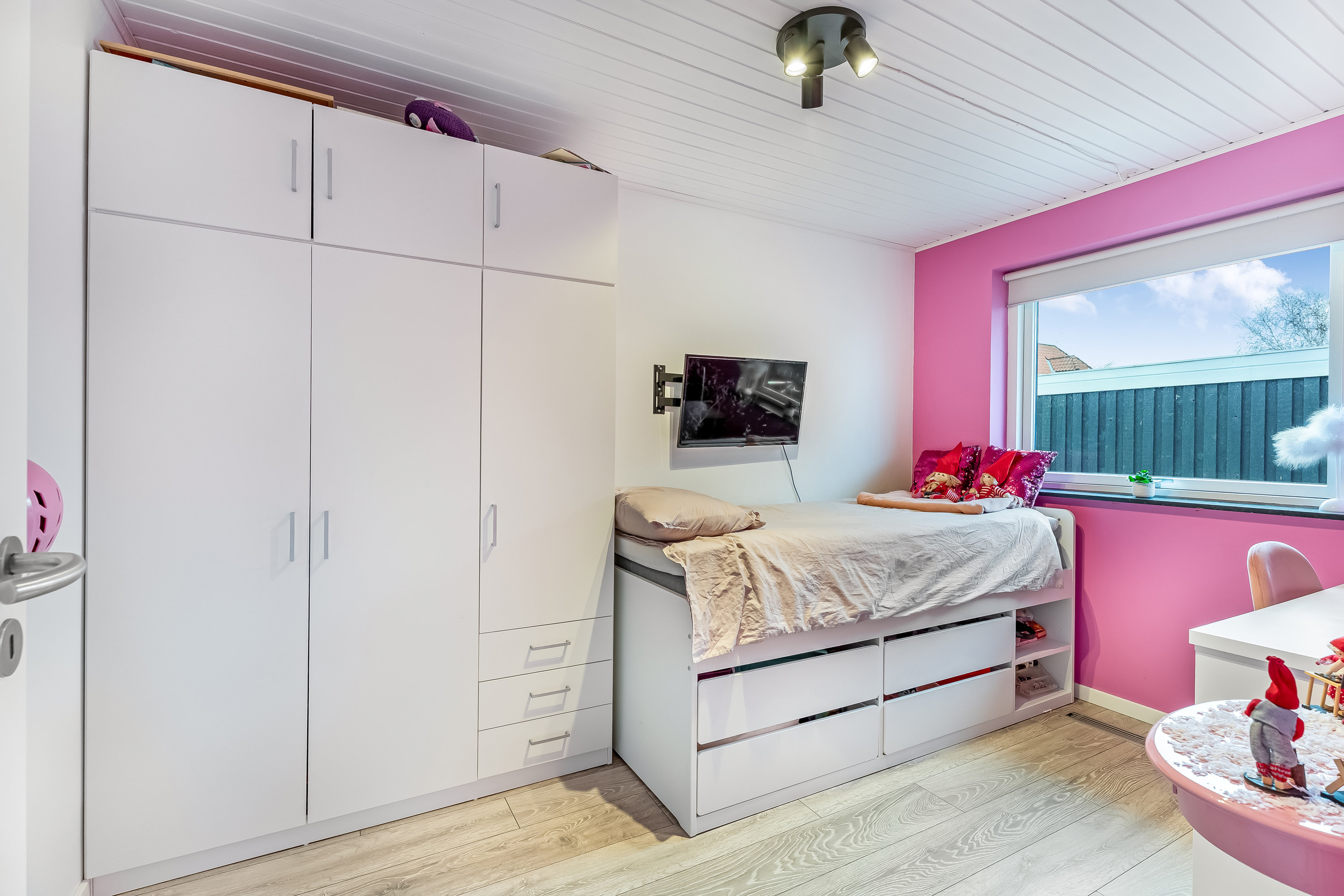 Fremhævet soveværelse billede i fuldskærmstilstand. Billede af Sundvænget 3A, Hasselø Pl, 4800 Nykøbing F