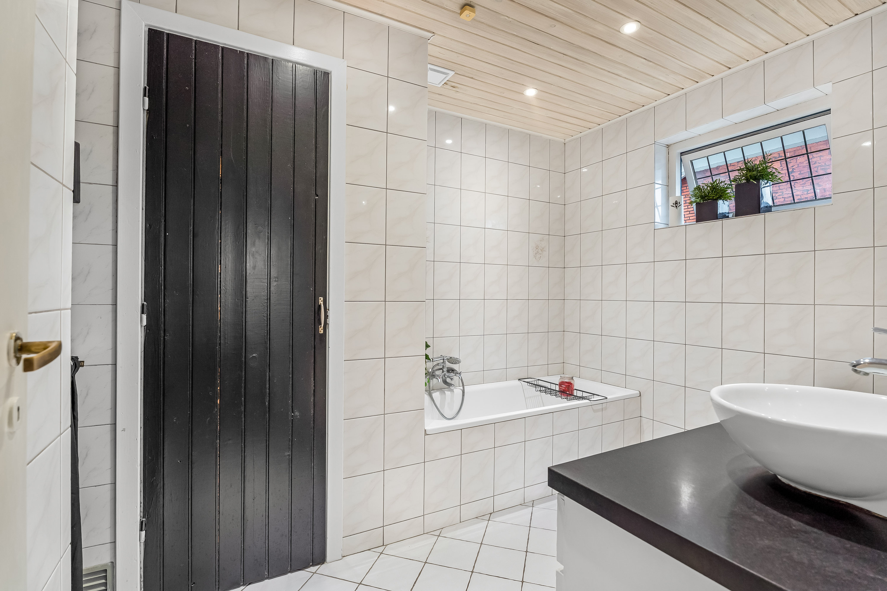 Fremhævet badeværelse billede i fuldskærmstilstand. Billede af Sundvænget 3A, Hasselø Pl, 4800 Nykøbing F