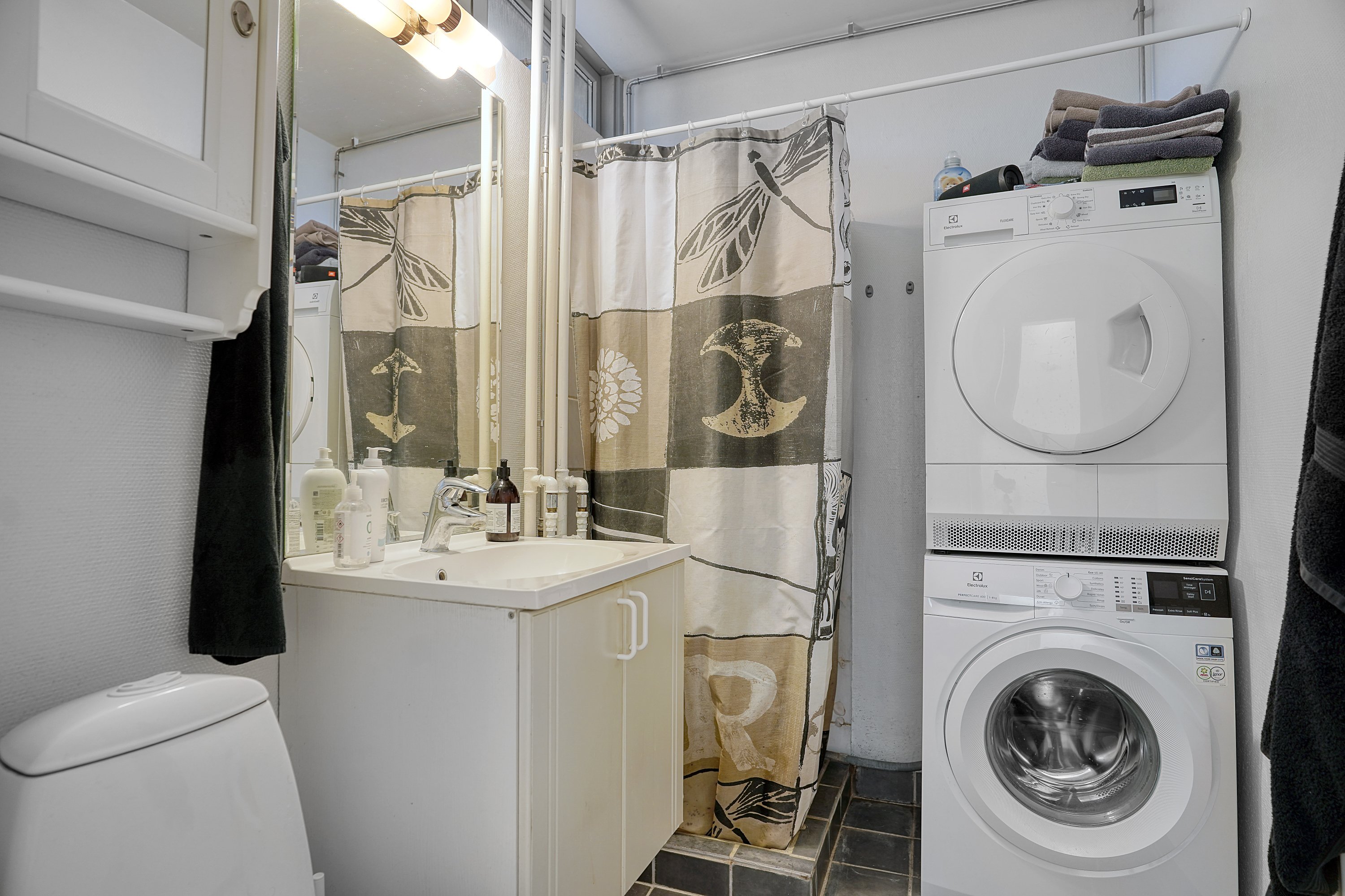 Fremhævet badeværelse billede i fuldskærmstilstand. Billede af Snerlevej 28, st.. 61., 3000 Helsingør